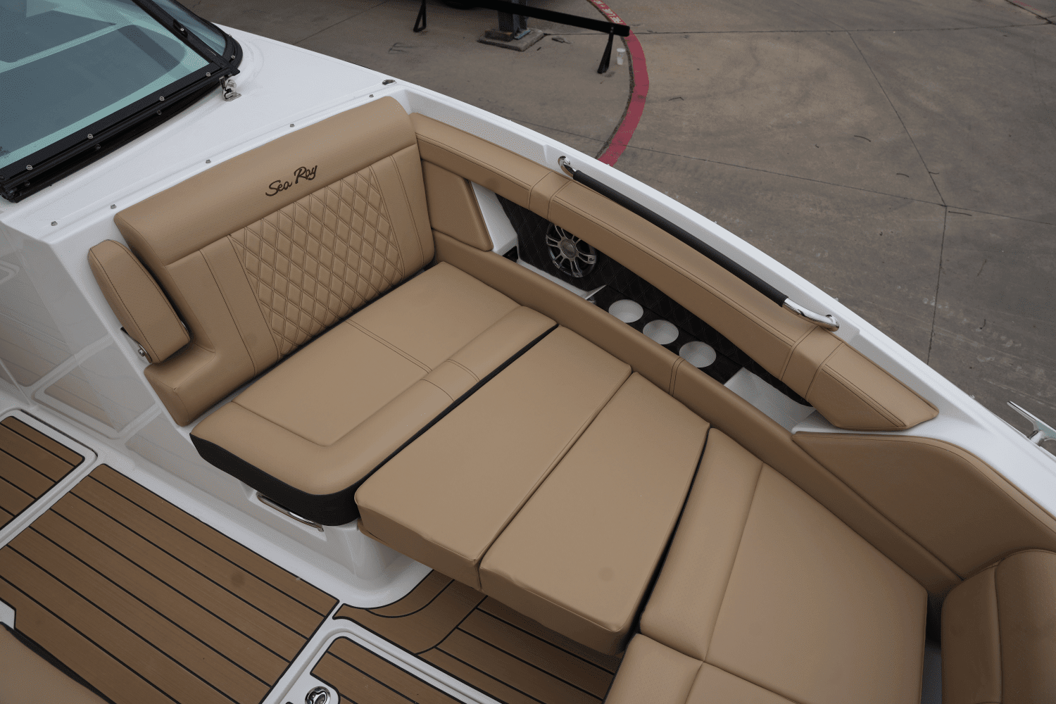 2025 Sea Ray SLX 350 Image Thumbnail #17