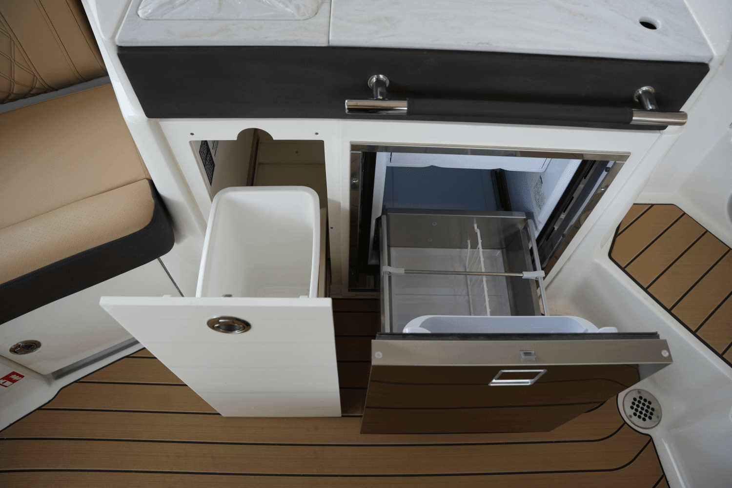 2025 Sea Ray SLX 350 Image Thumbnail #40