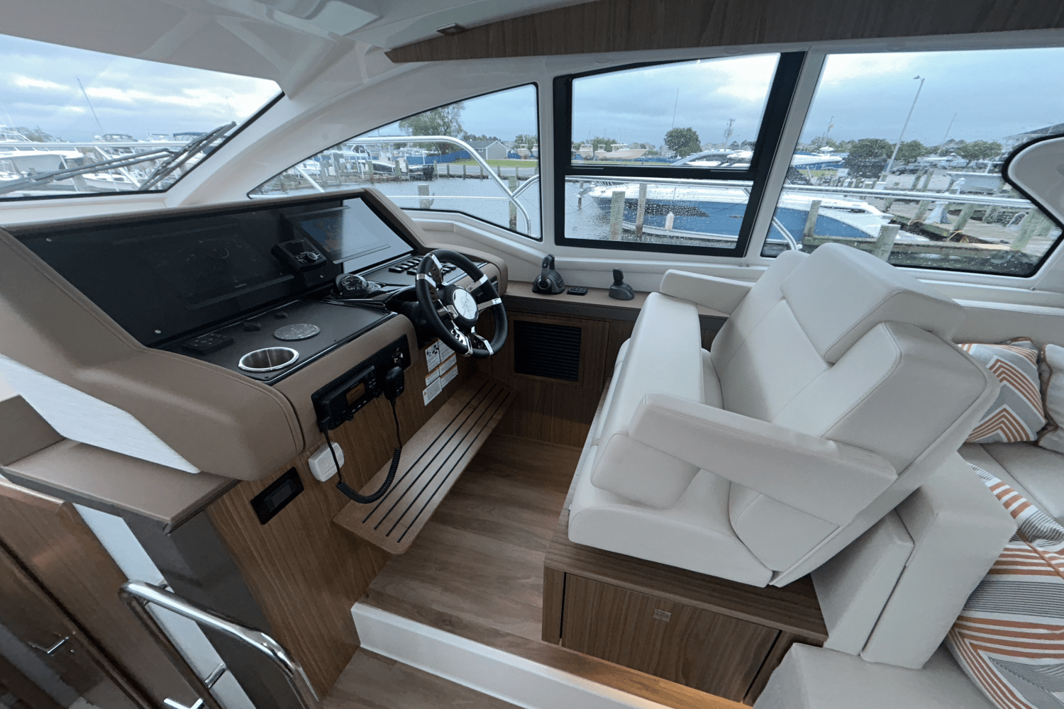 2025 Cruisers Yachts 42 Cantius Image Thumbnail #23
