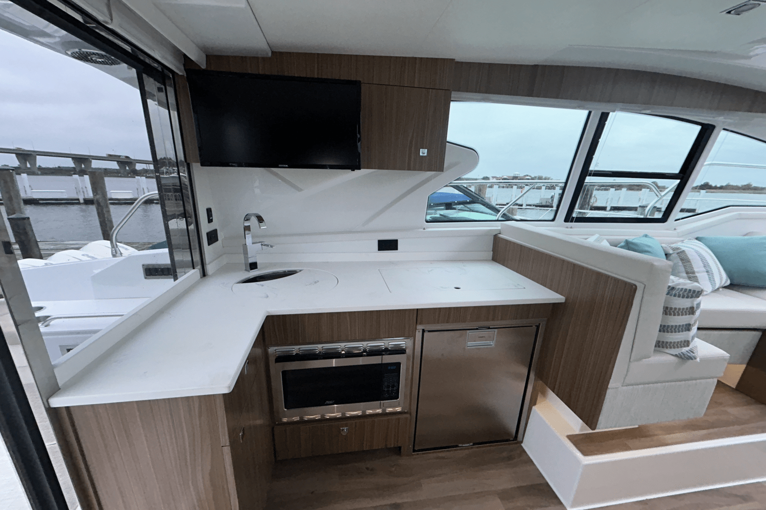 2025 Cruisers Yachts 42 Cantius Image Thumbnail #17