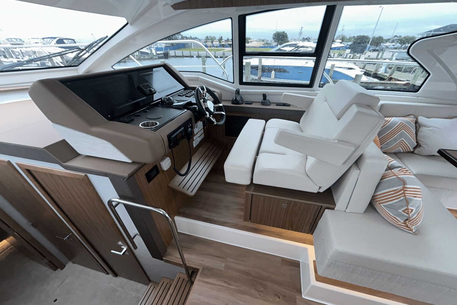 2025 Cruisers Yachts 42 Cantius Image Thumbnail #22