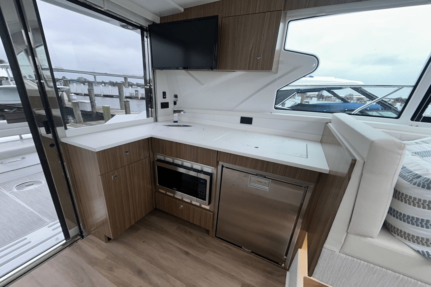 2025 Cruisers Yachts 42 Cantius Image Thumbnail #18