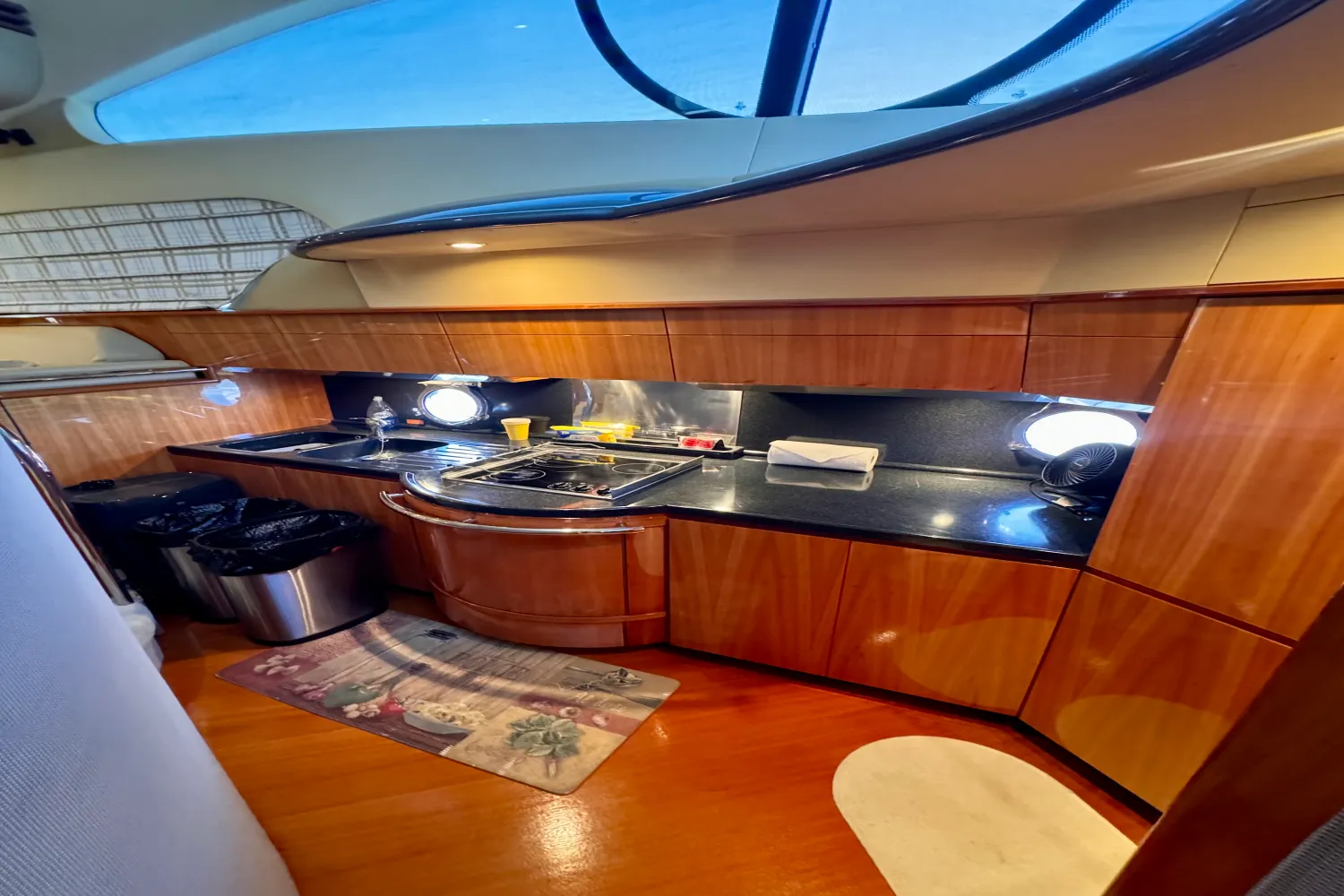 2007 Azimut 50 FLYBRIDGE Image Thumbnail #38