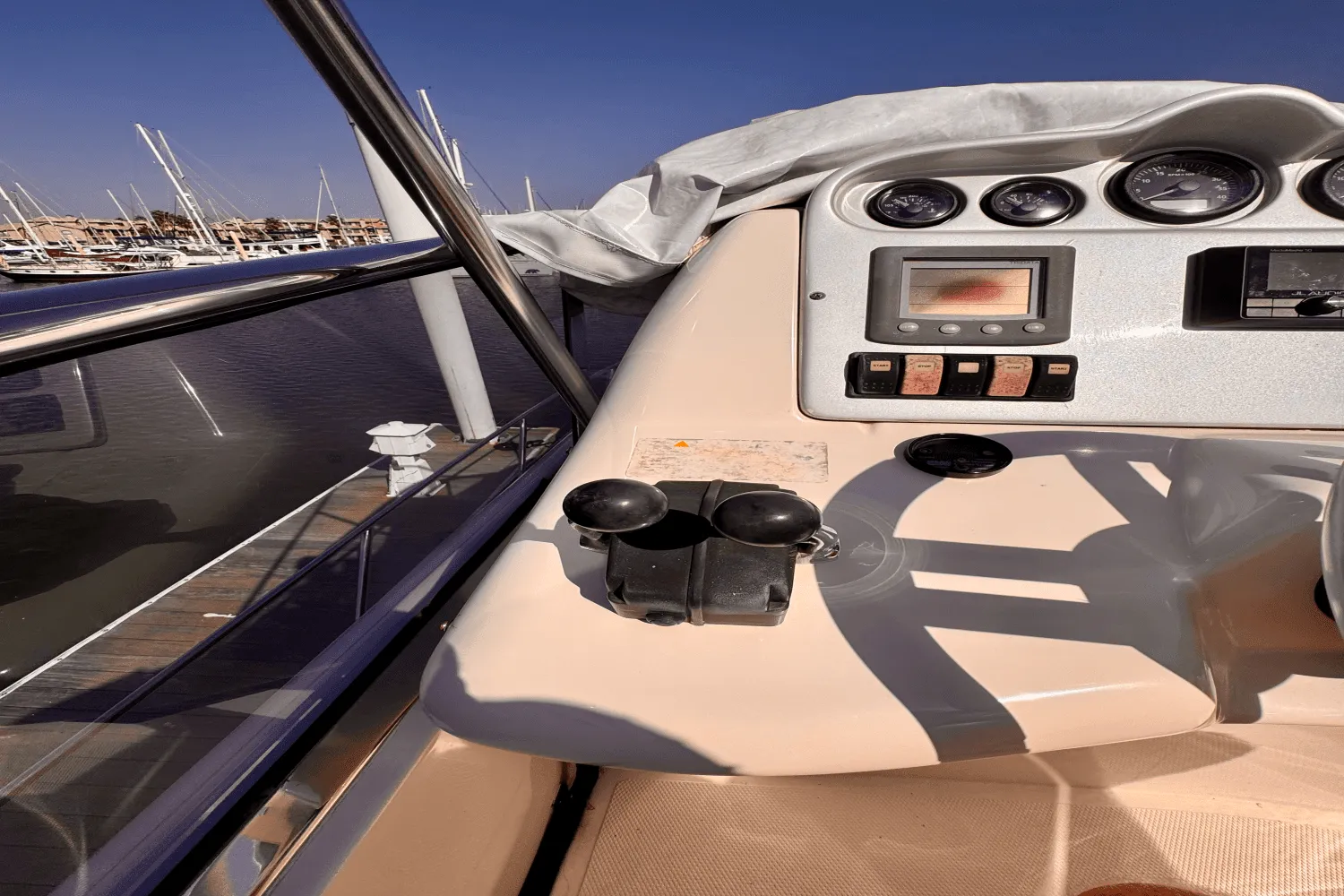 2007 Azimut 50 FLYBRIDGE Image Thumbnail #13
