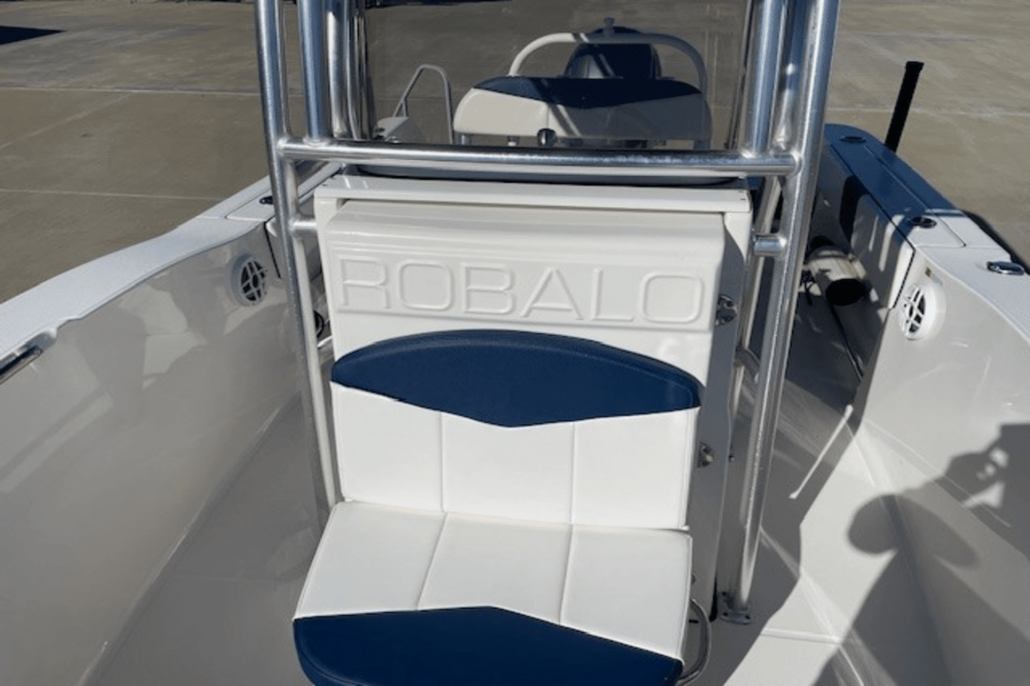 2021 Robalo R200 Image Thumbnail #10