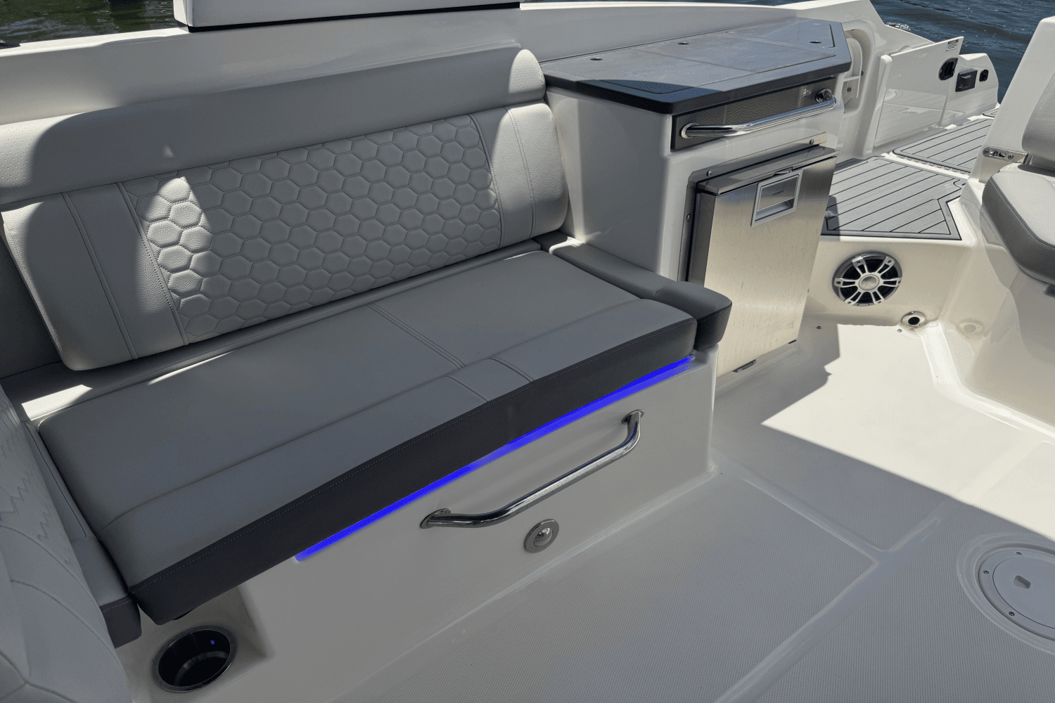 2020 Sea Ray SDX 290 Outboard Image Thumbnail #19