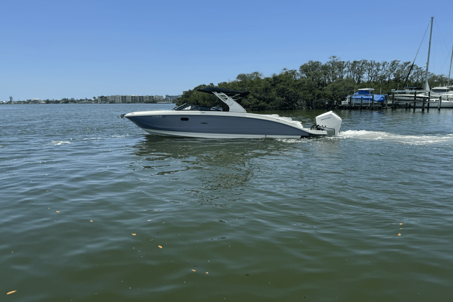 2020 Sea Ray SDX 290 Outboard Image Thumbnail #3