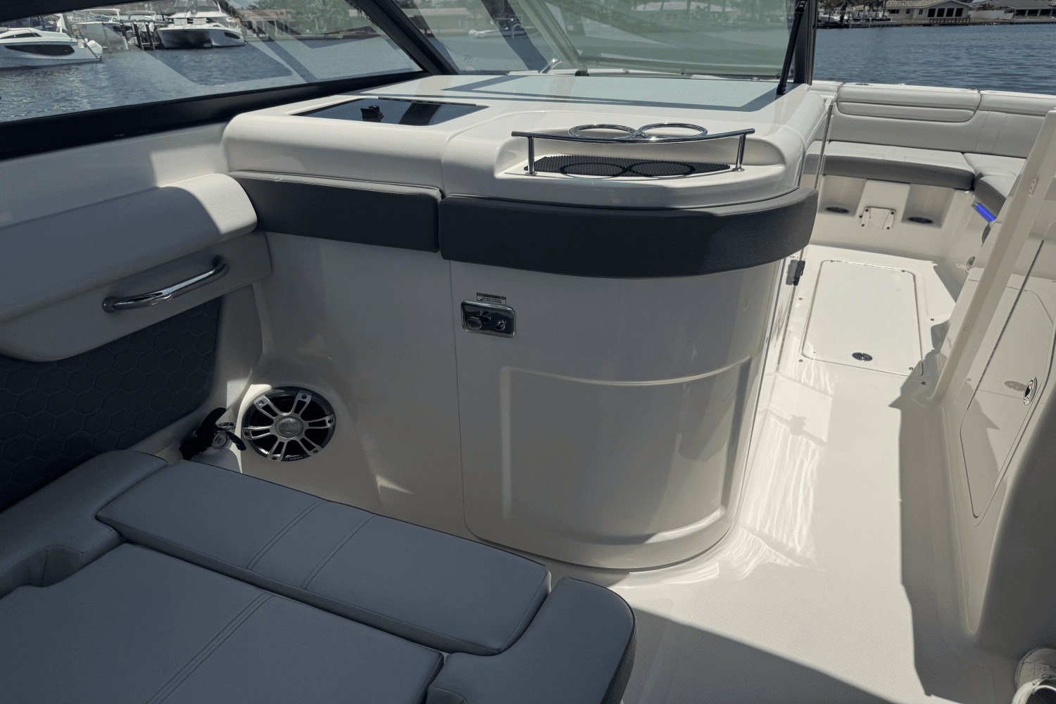 2020 Sea Ray SDX 290 Outboard Image Thumbnail #20