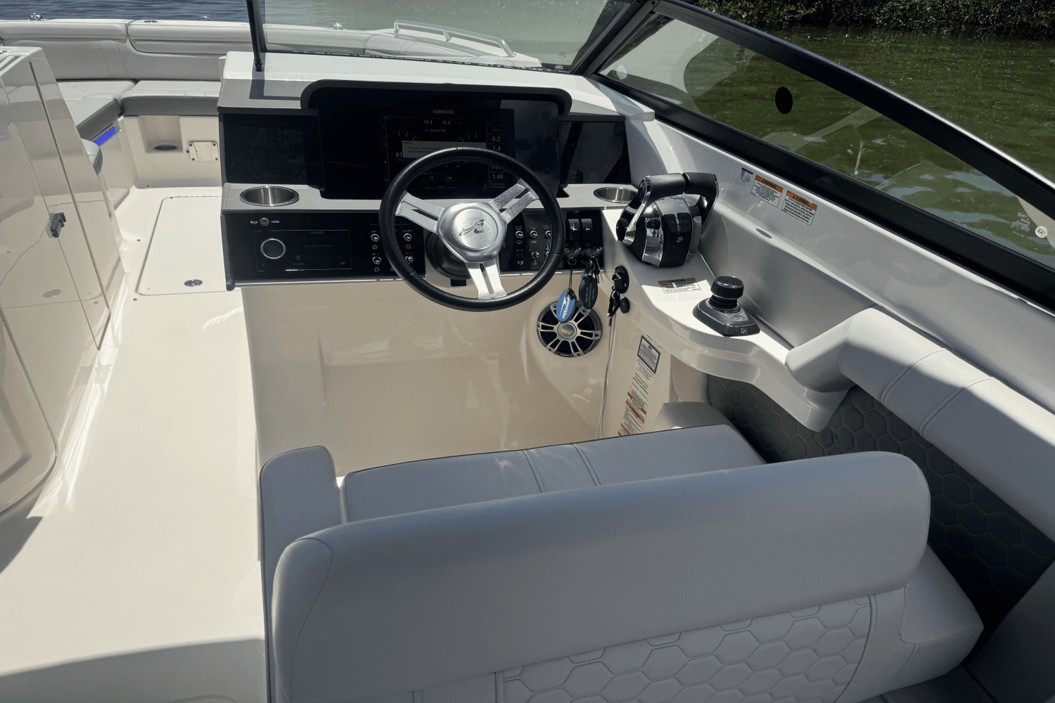 2020 Sea Ray SDX 290 Outboard Image Thumbnail #23