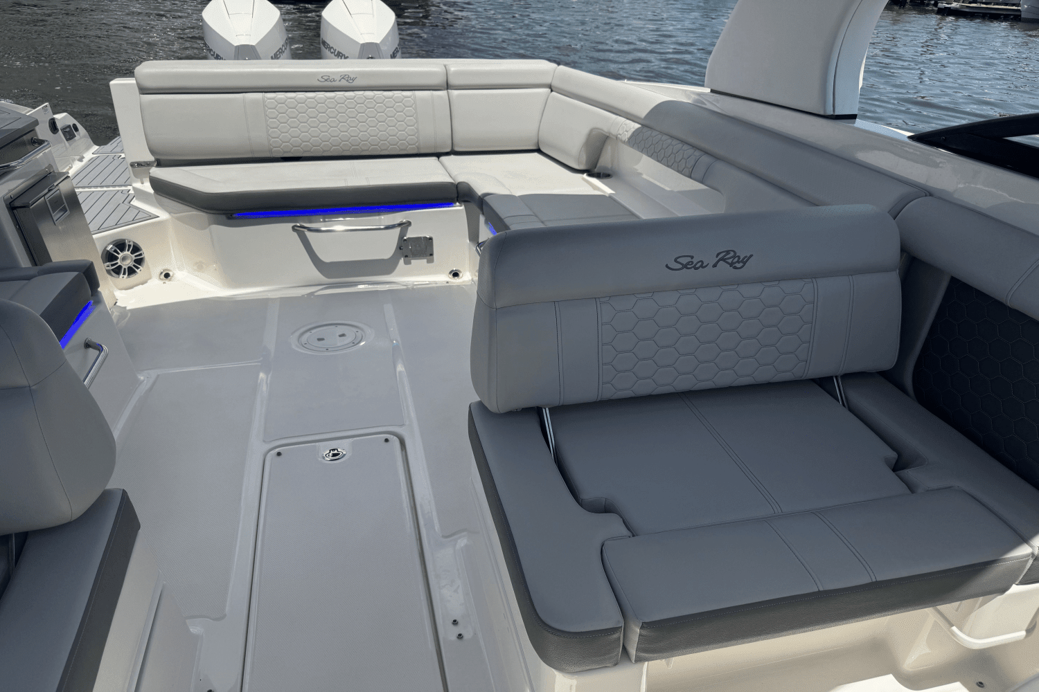 2020 Sea Ray SDX 290 Outboard Image Thumbnail #21