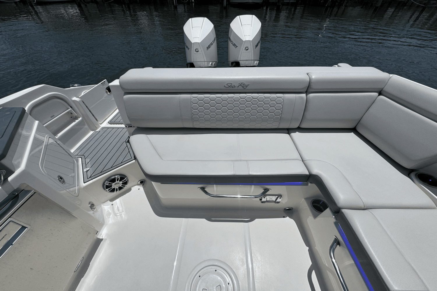 2020 Sea Ray SDX 290 Outboard Image Thumbnail #14