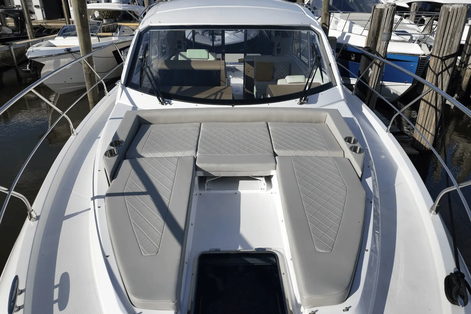 2025 Cruisers Yachts 42 Cantius Image Thumbnail #8