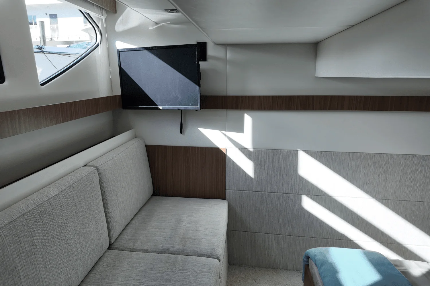 2025 Cruisers Yachts 42 Cantius Image Thumbnail #21