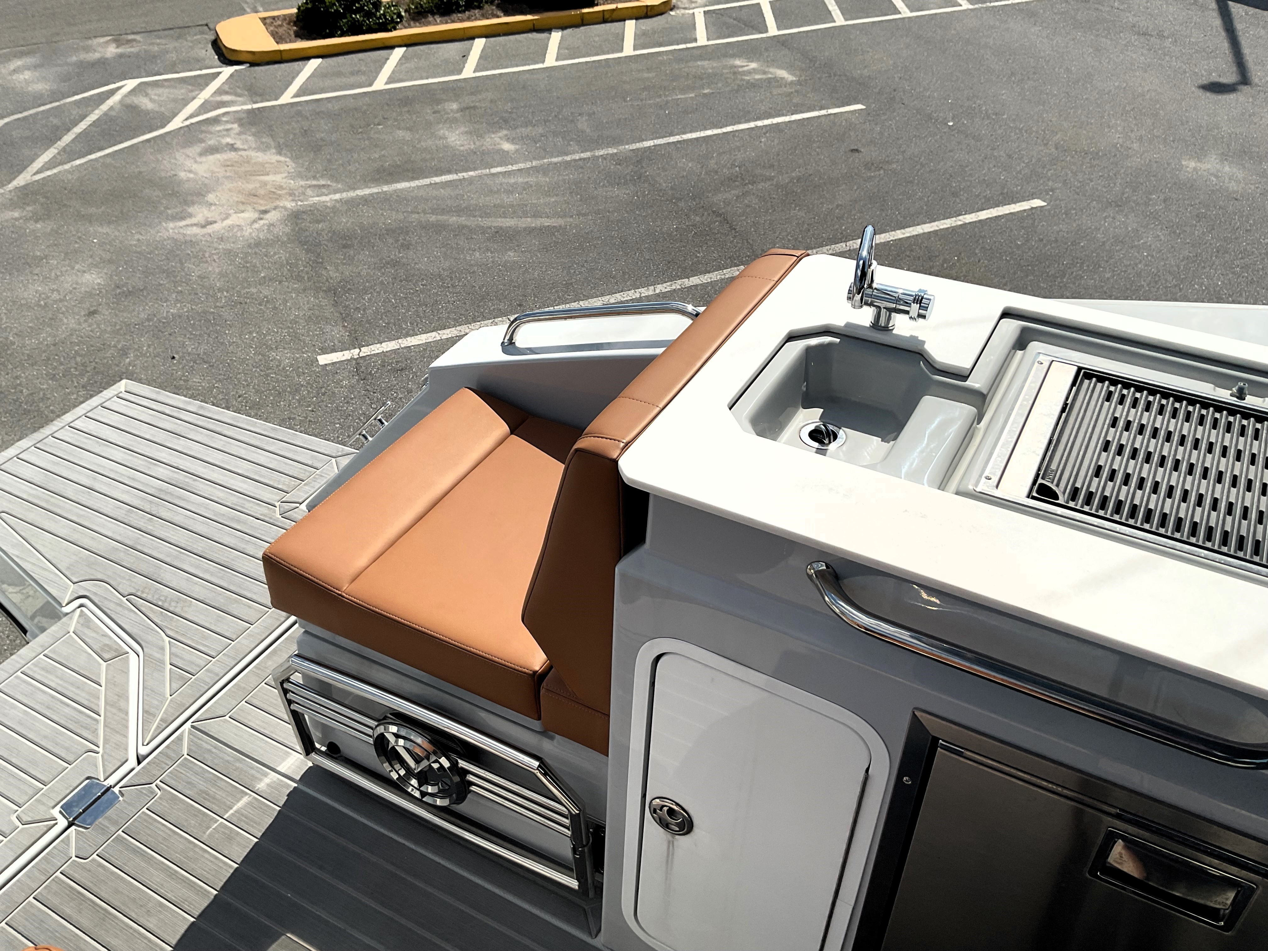 2025 Cruisers Yachts 34 GLS Outboard Image Thumbnail #50