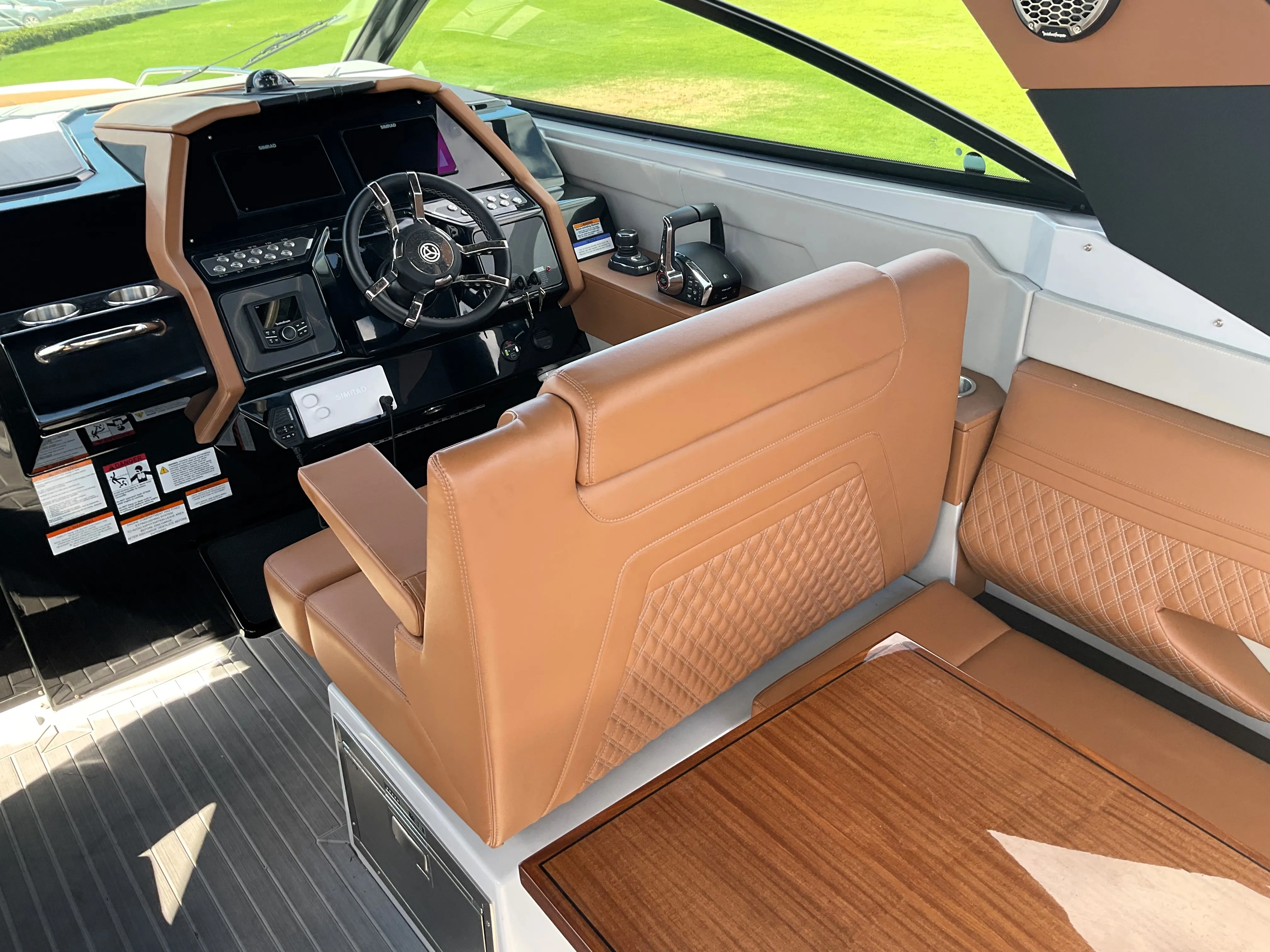 2025 Cruisers Yachts 34 GLS Outboard Image Thumbnail #43