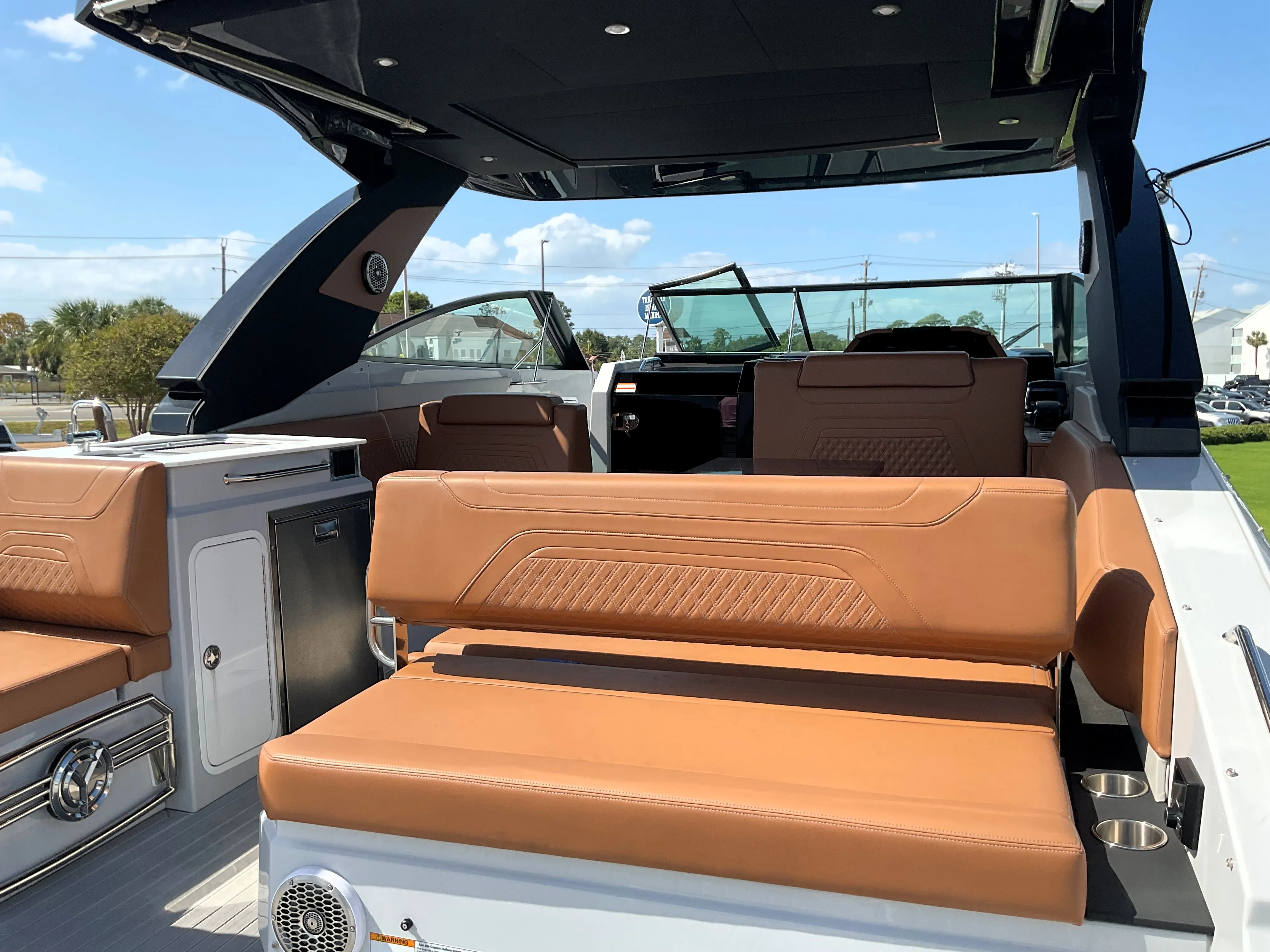 2025 Cruisers Yachts 34 GLS Outboard Image Thumbnail #6