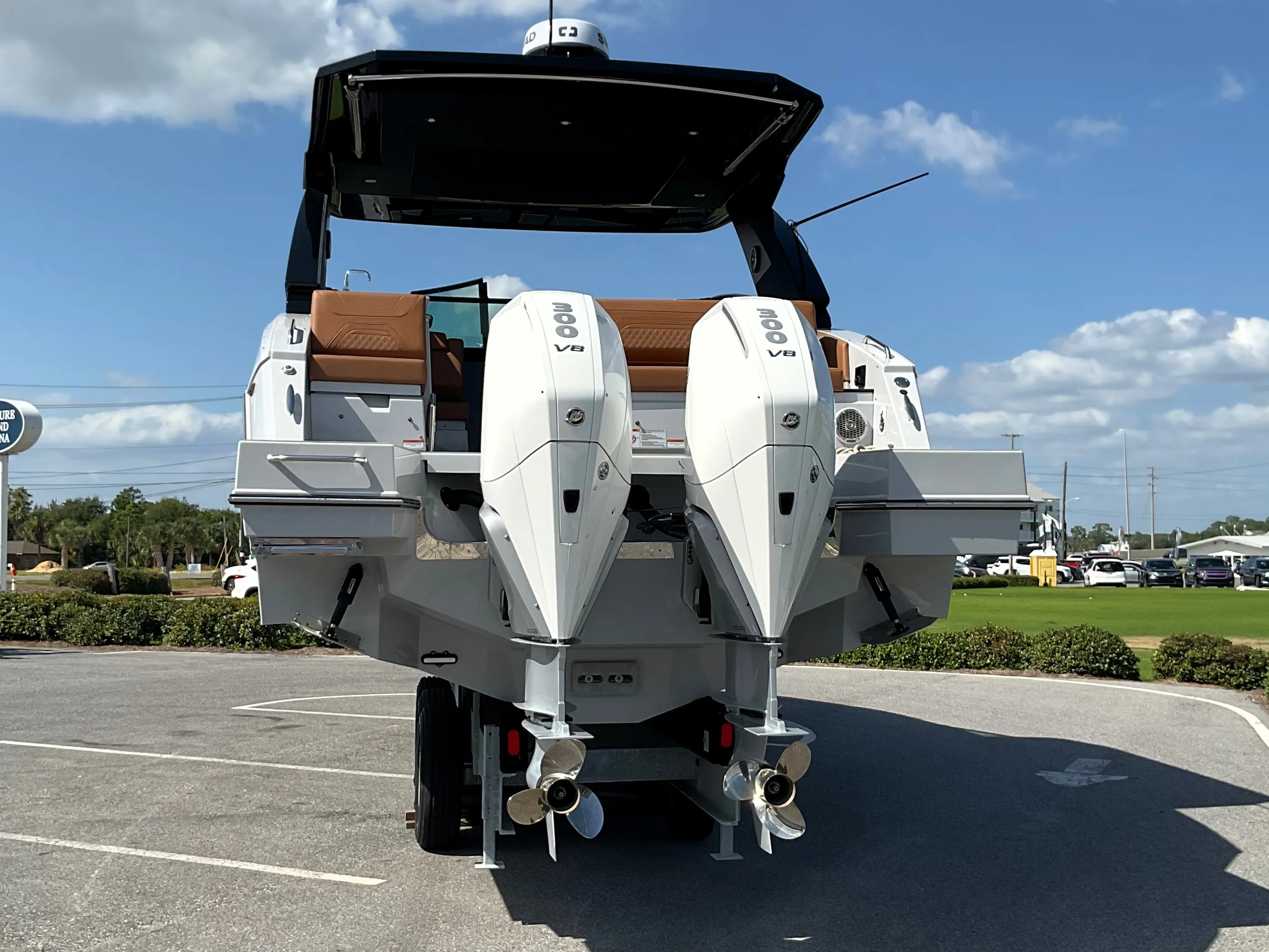 2025 Cruisers Yachts 34 GLS Outboard Image Thumbnail #4