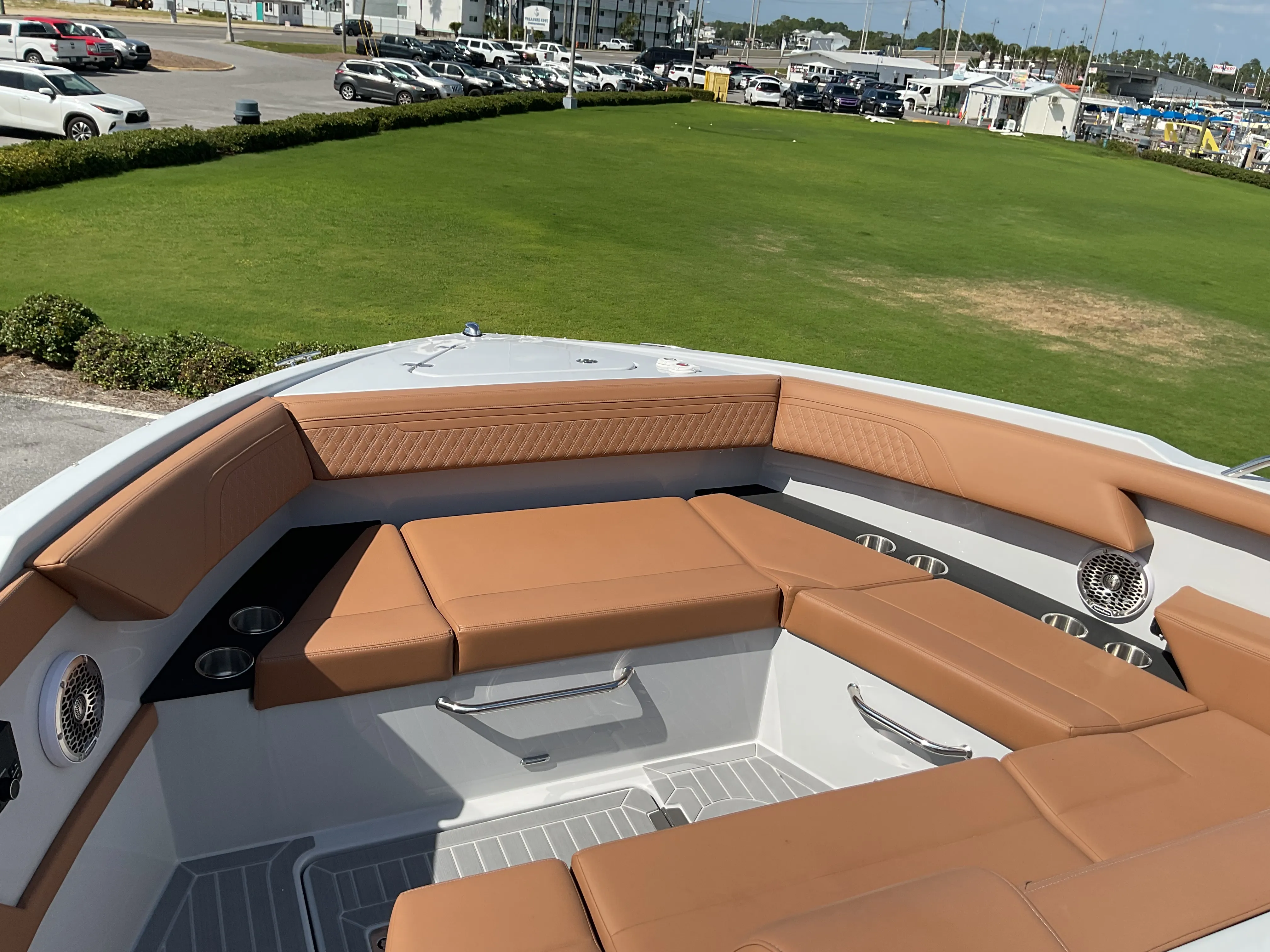 2025 Cruisers Yachts 34 GLS Outboard Image Thumbnail #18