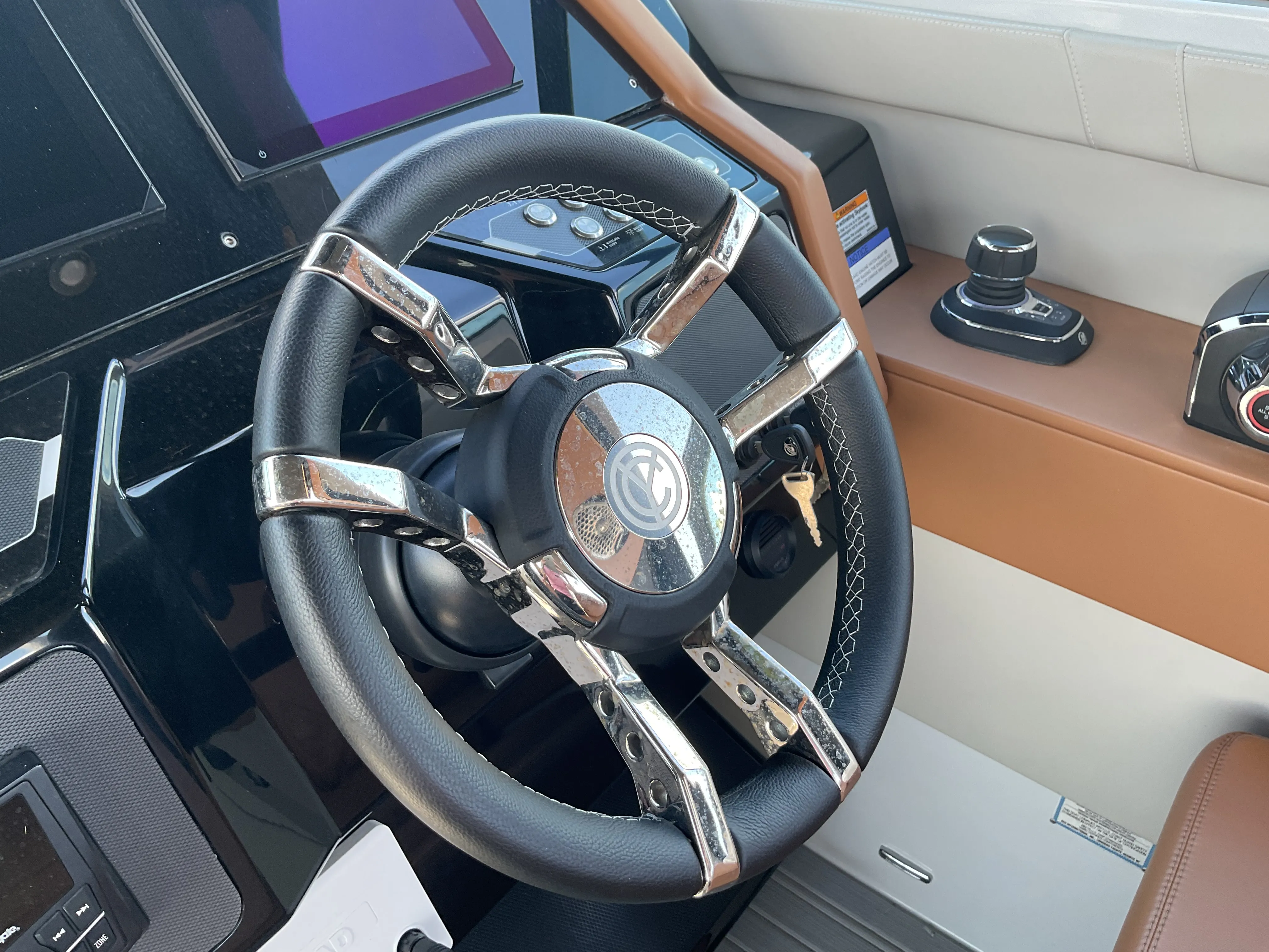 2025 Cruisers Yachts 34 GLS Outboard Image Thumbnail #10