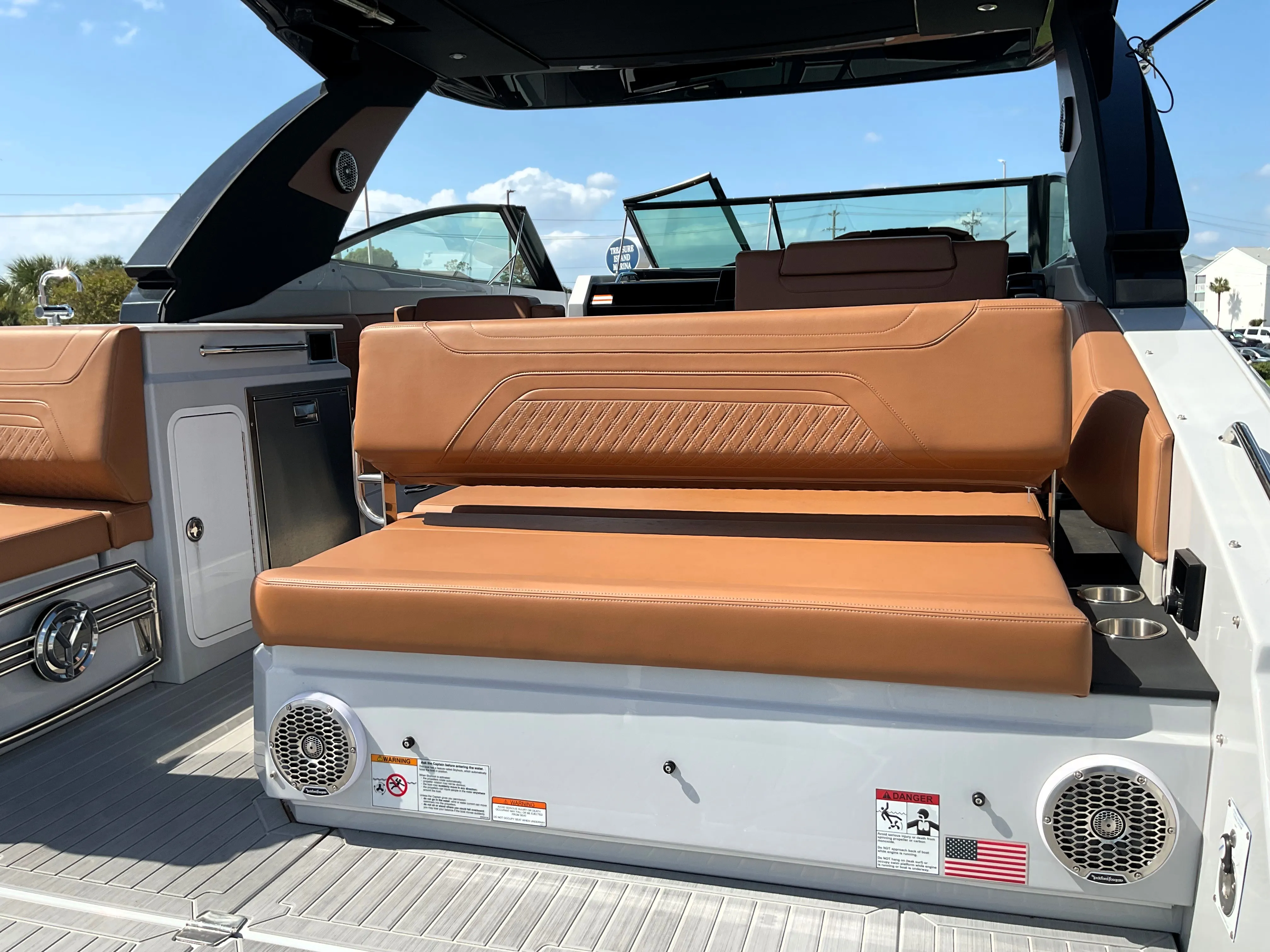 2025 Cruisers Yachts 34 GLS Outboard Image Thumbnail #7