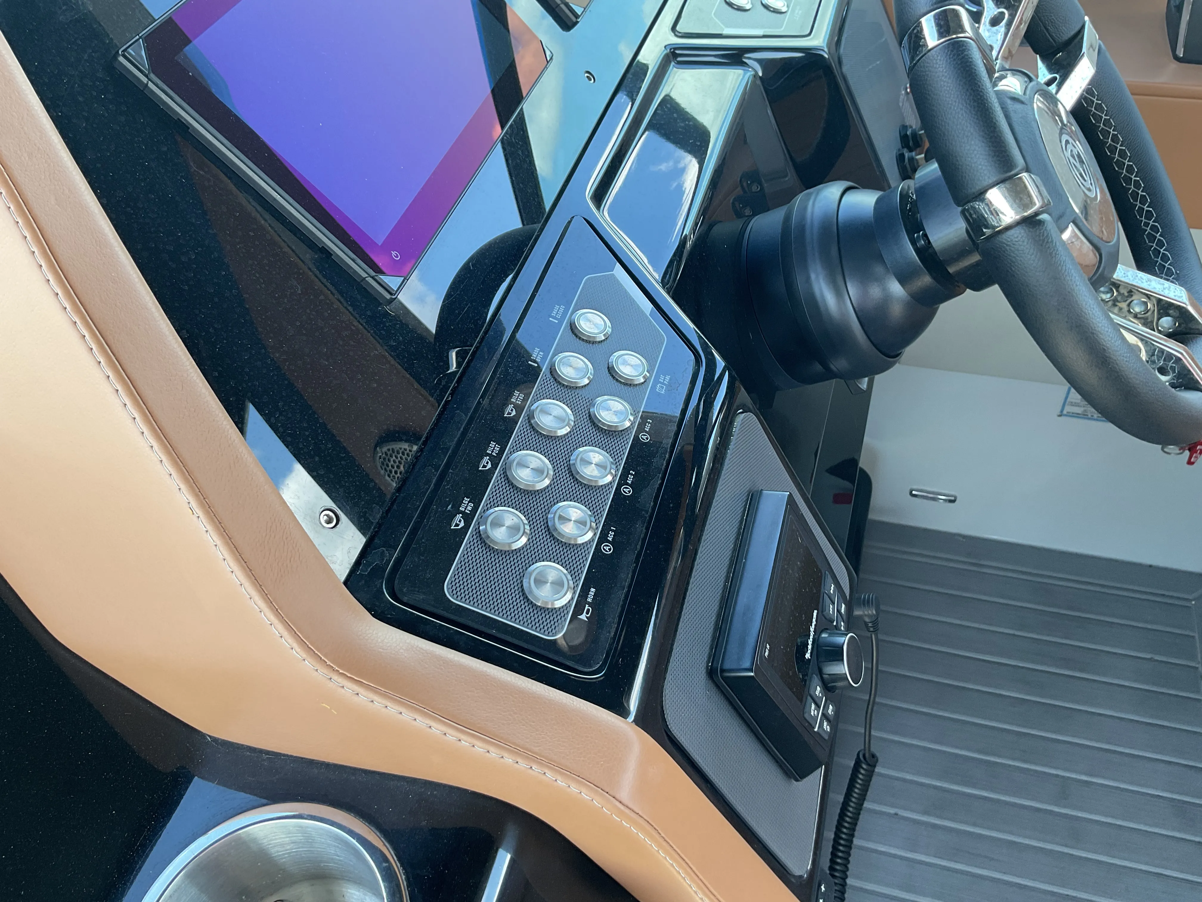 2025 Cruisers Yachts 34 GLS Outboard Image Thumbnail #12