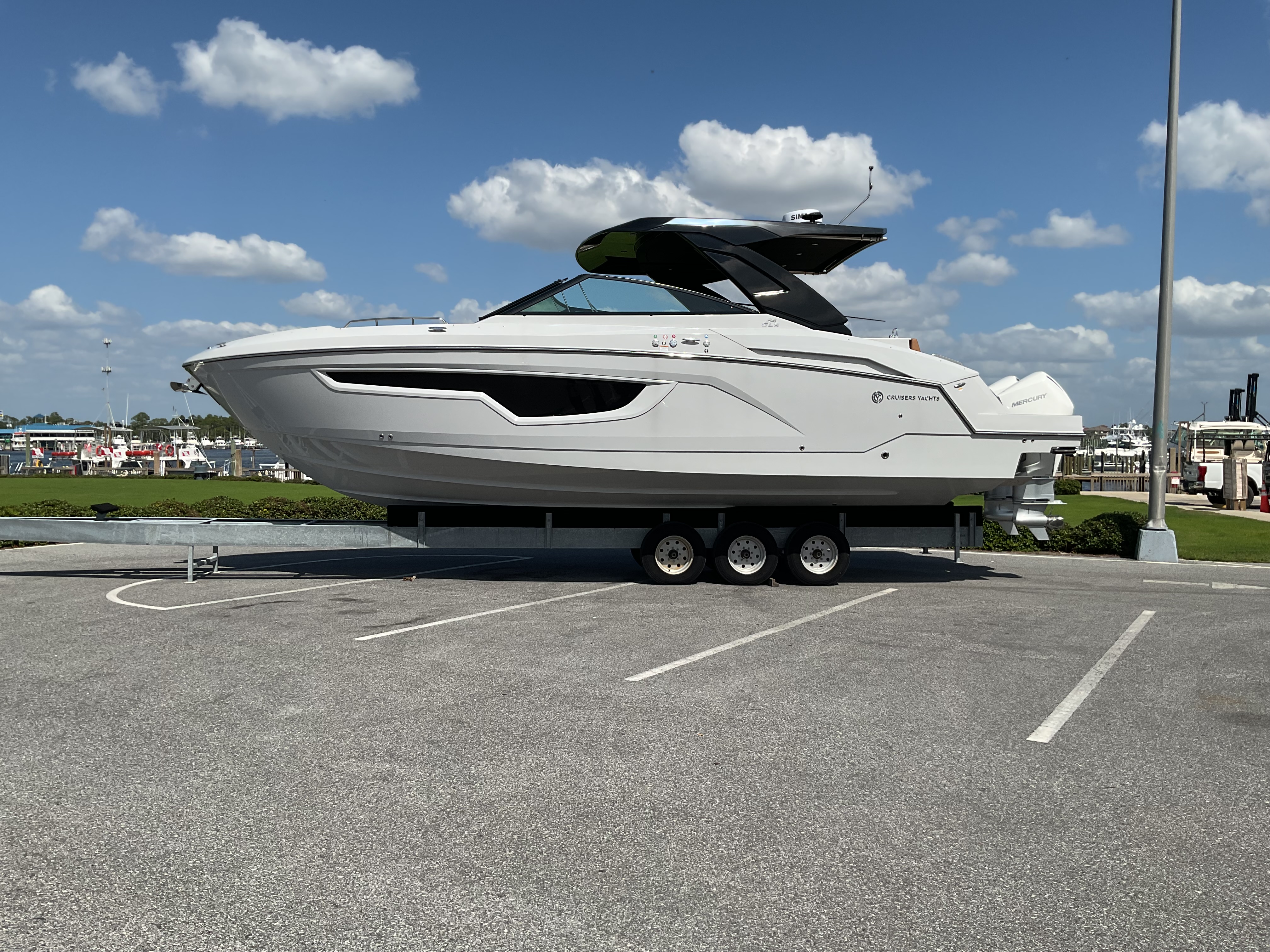 2025 Cruisers Yachts 34 GLS Outboard Image Thumbnail #54