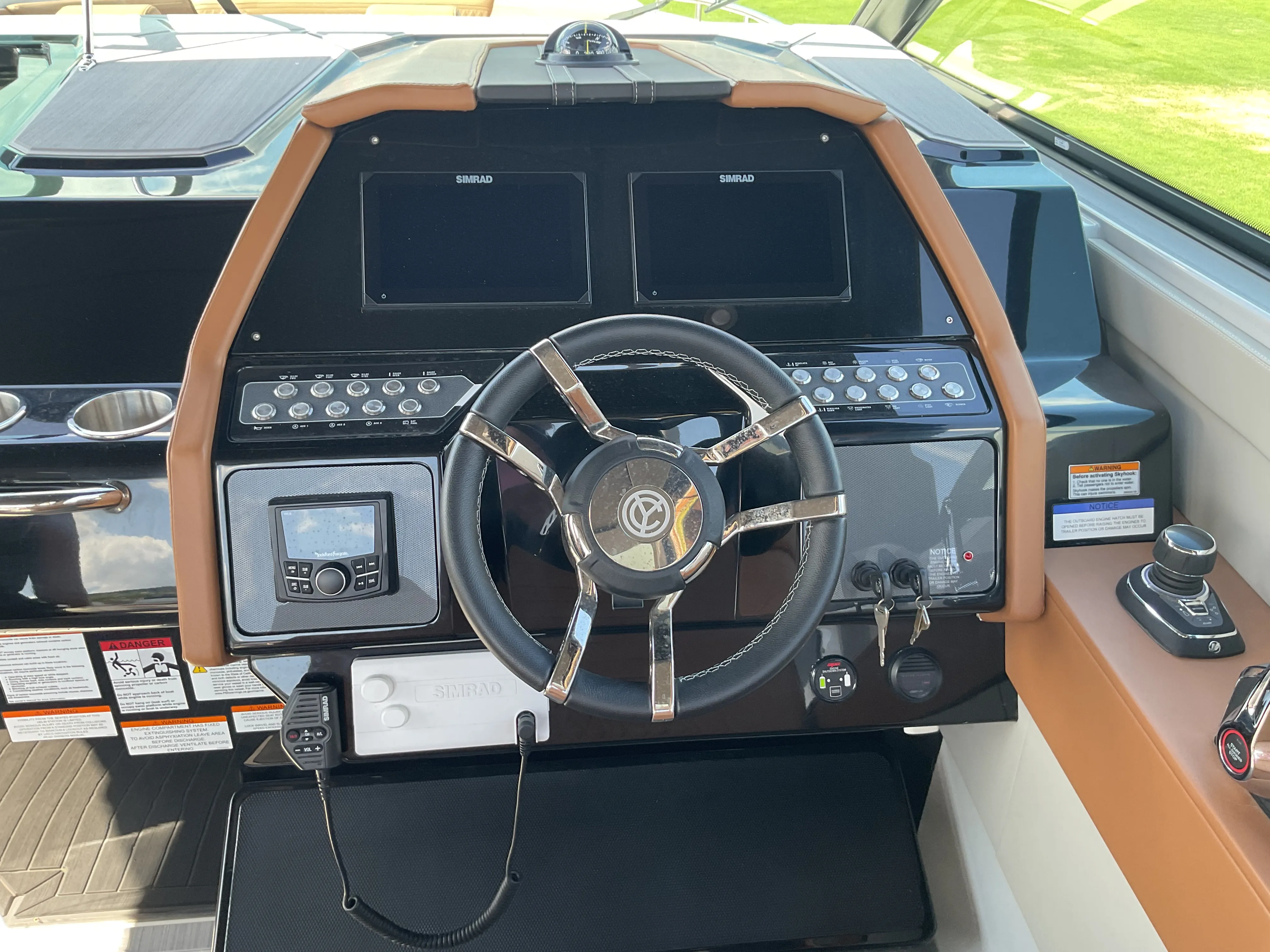 2025 Cruisers Yachts 34 GLS Outboard Image Thumbnail #9