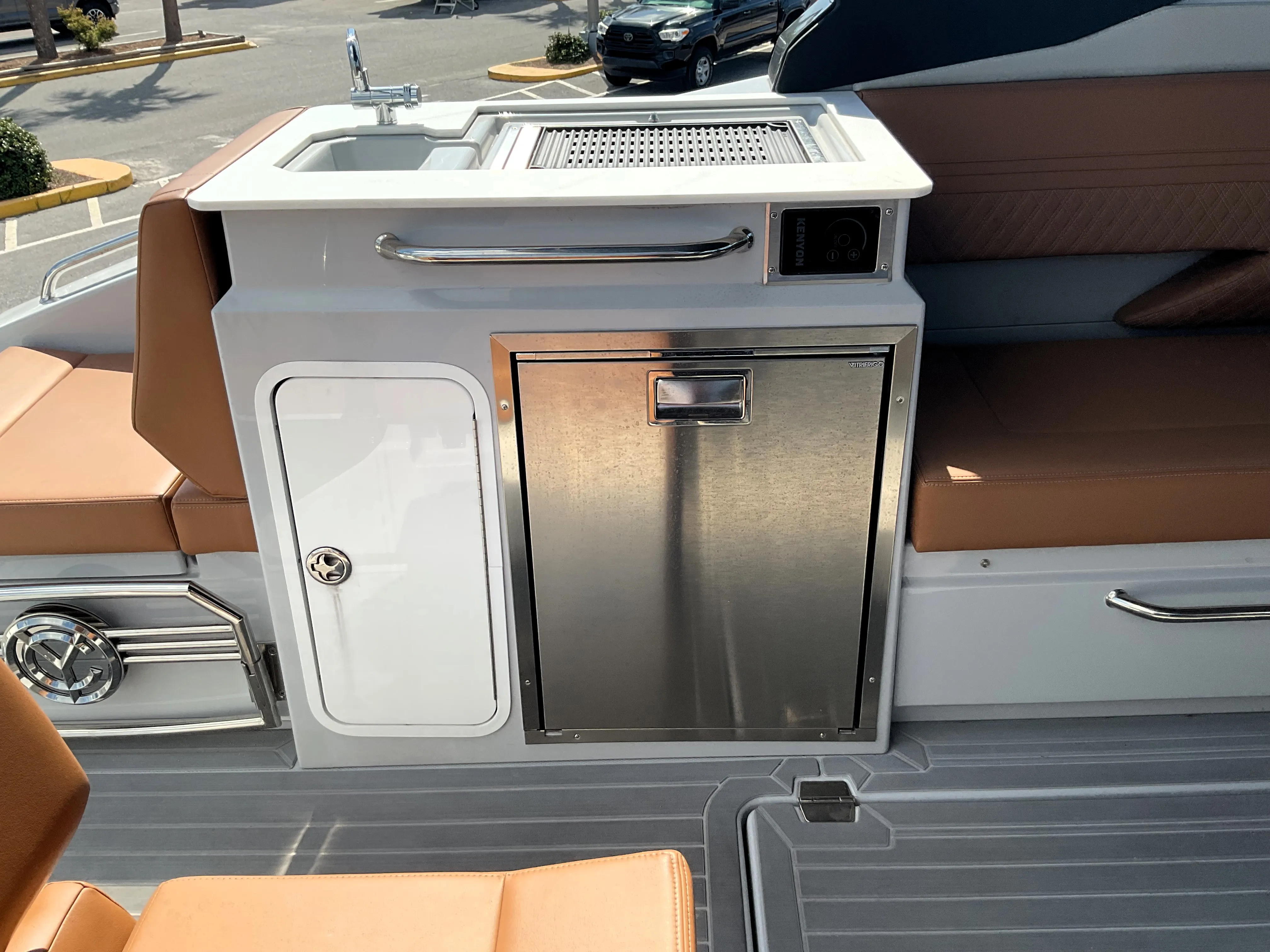 2025 Cruisers Yachts 34 GLS Outboard Image Thumbnail #47
