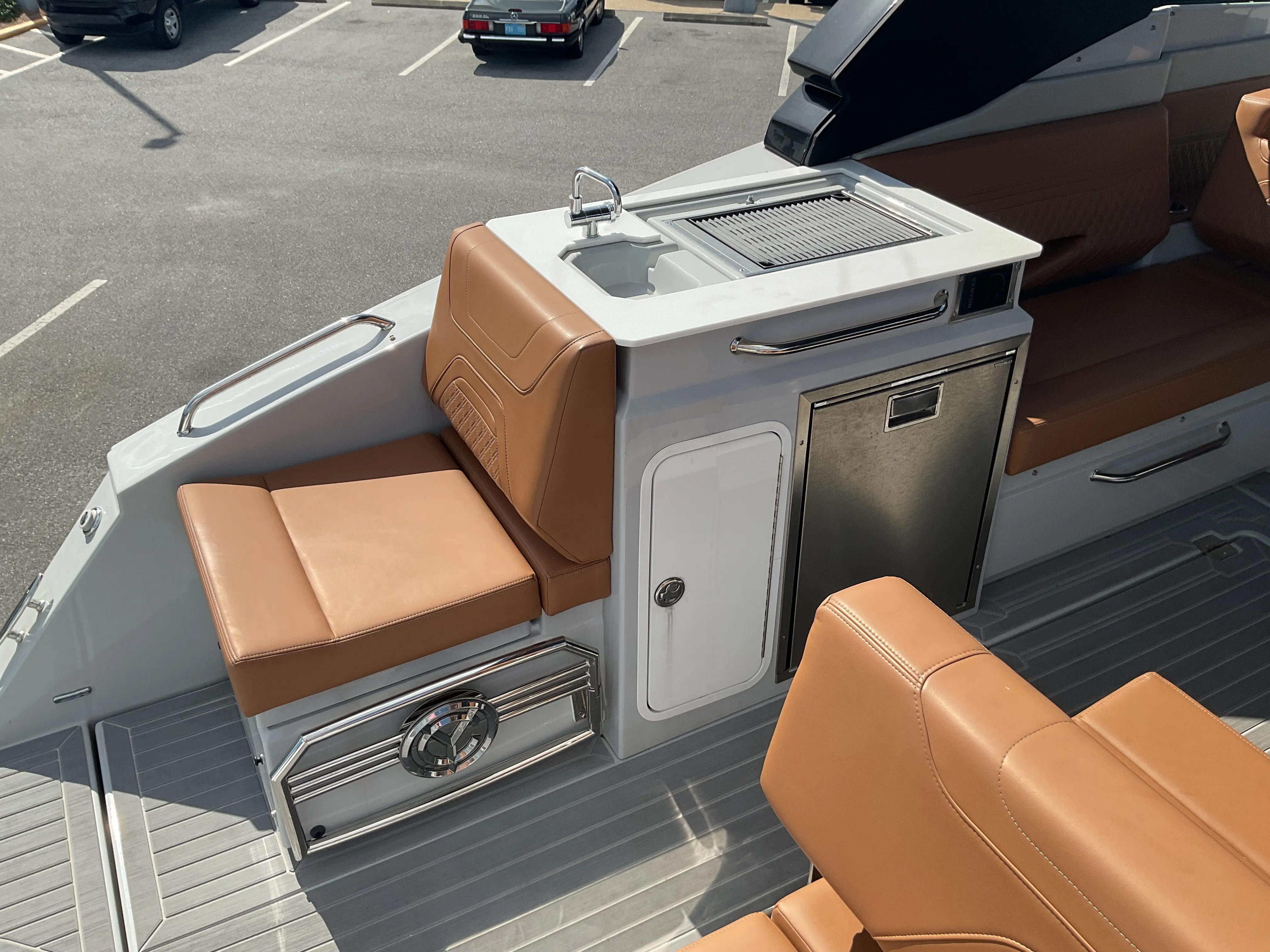 2025 Cruisers Yachts 34 GLS Outboard Image Thumbnail #51