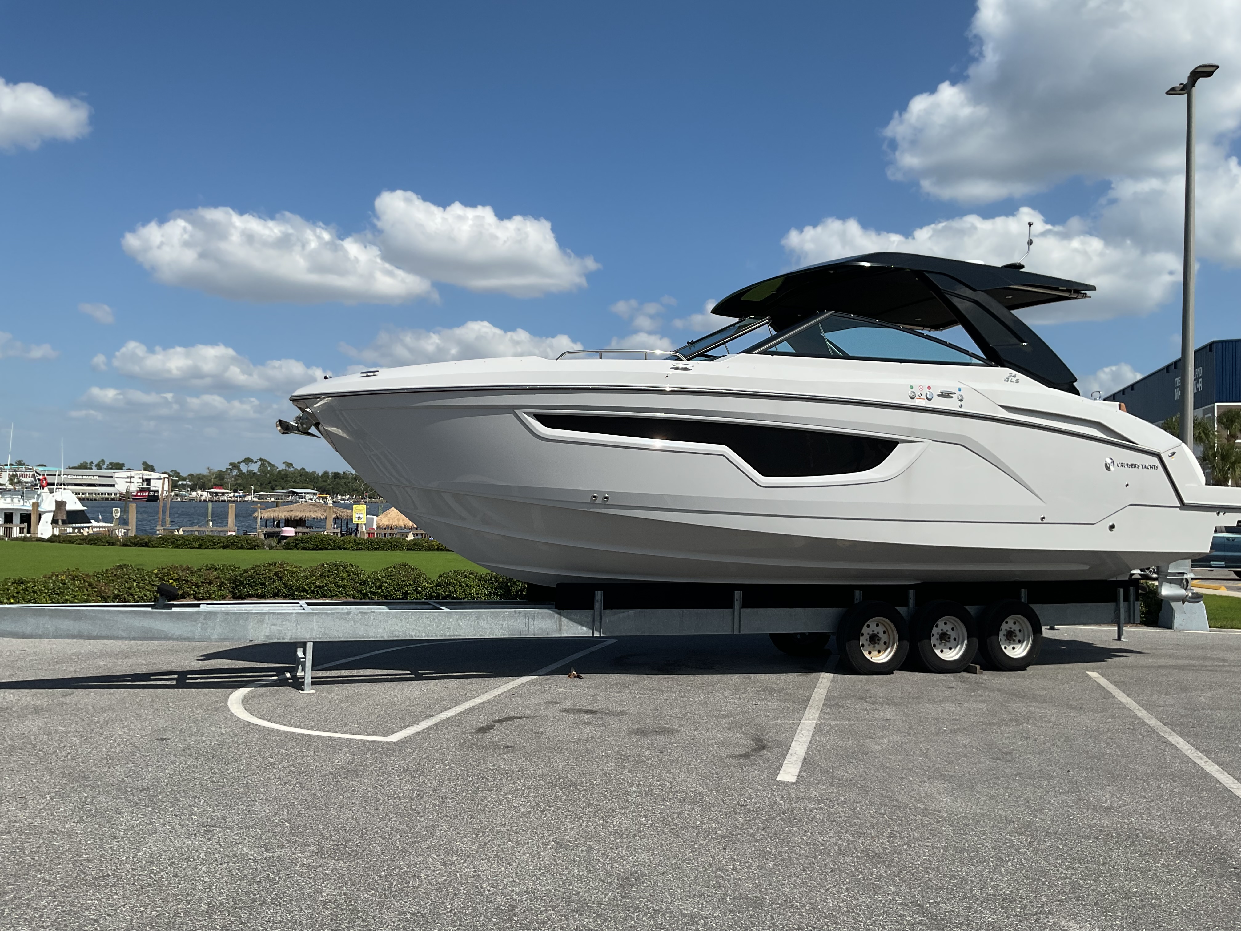 2025 Cruisers Yachts 34 GLS Outboard Image Thumbnail #44