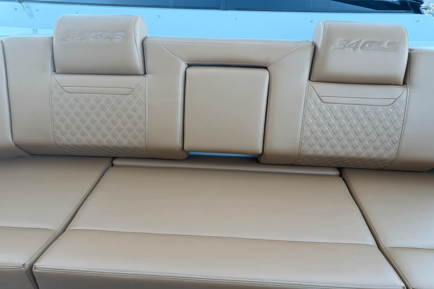 2025 Cruisers Yachts 34 GLS Outboard Image Thumbnail #22