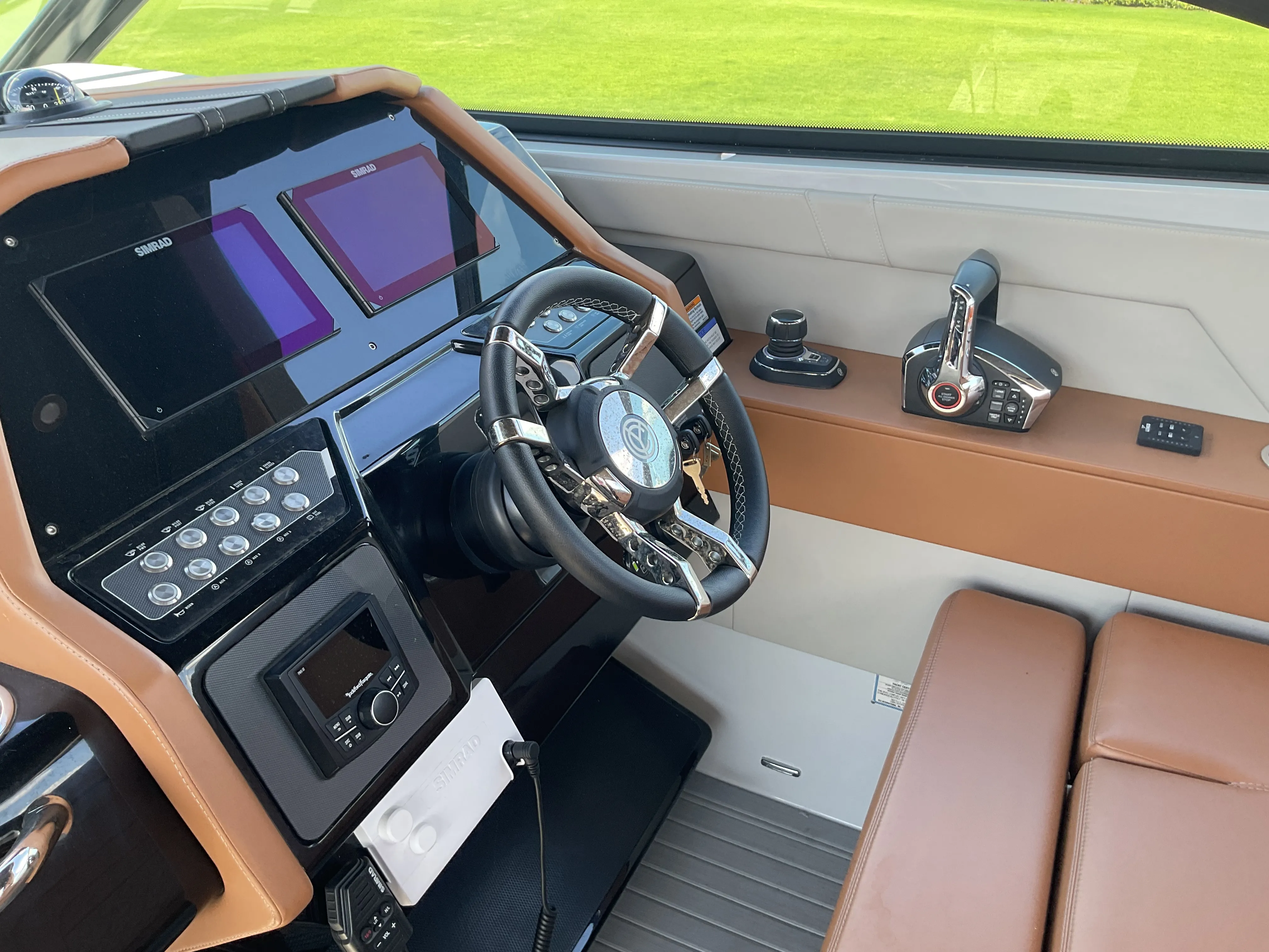 2025 Cruisers Yachts 34 GLS Outboard Image Thumbnail #8