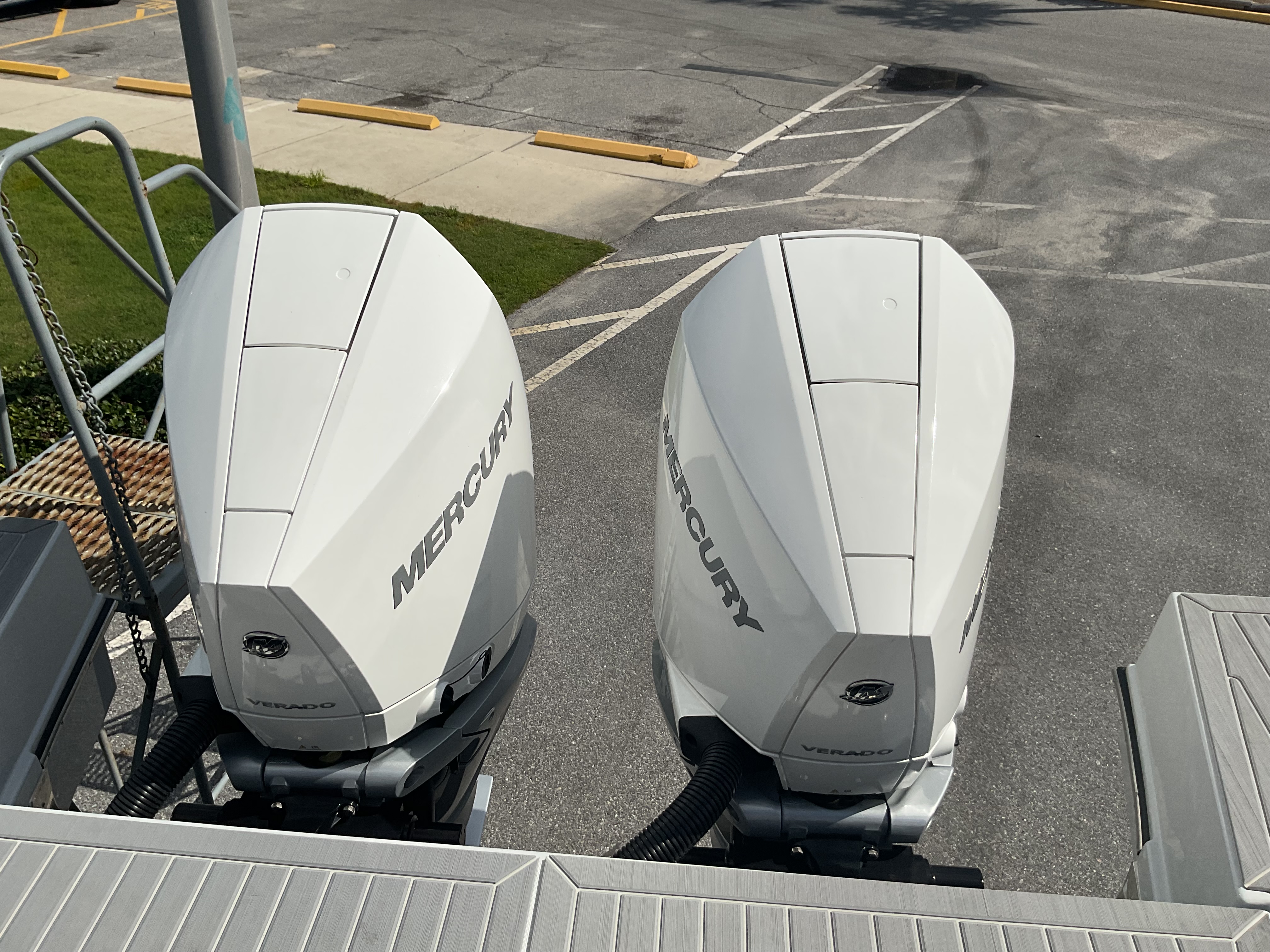 2025 Cruisers Yachts 34 GLS Outboard Image Thumbnail #5