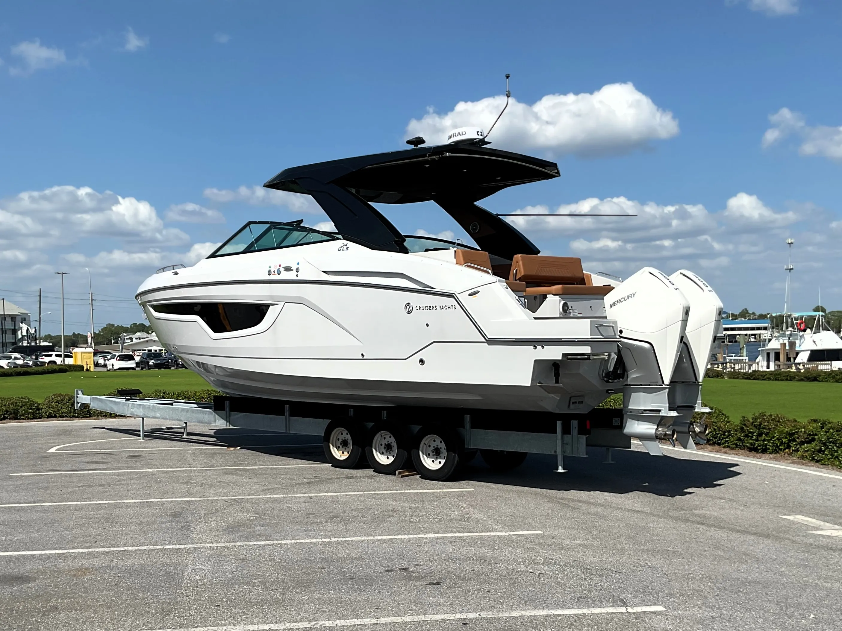 2025 Cruisers Yachts 34 GLS Outboard Image Thumbnail #3