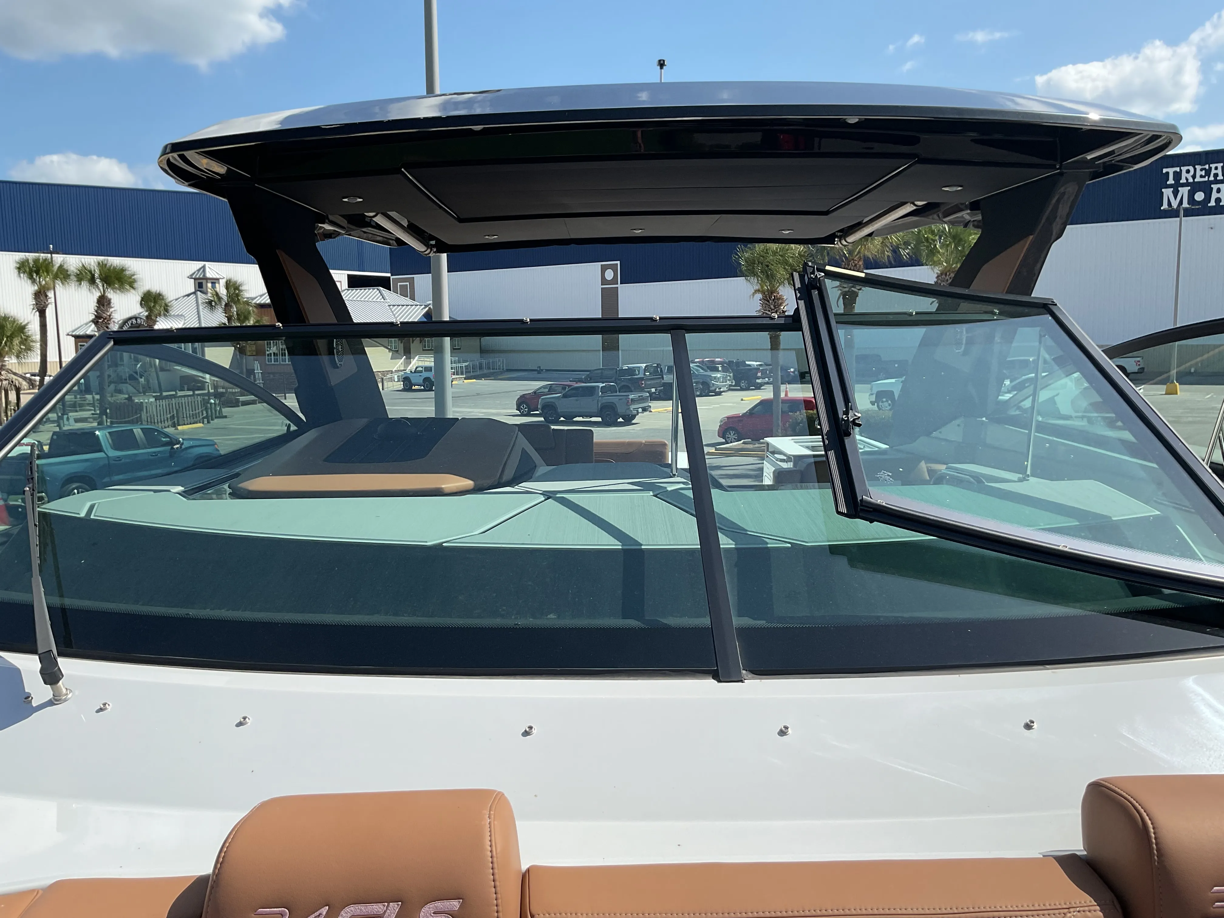 2025 Cruisers Yachts 34 GLS Outboard Image Thumbnail #16