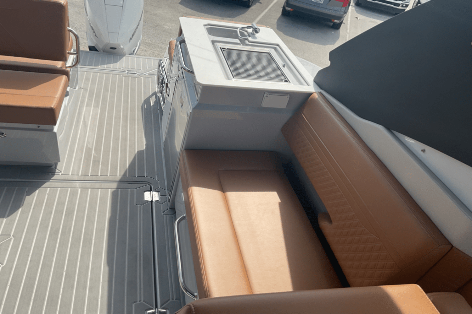 2025 Cruisers Yachts 34 GLS Outboard Image Thumbnail #18