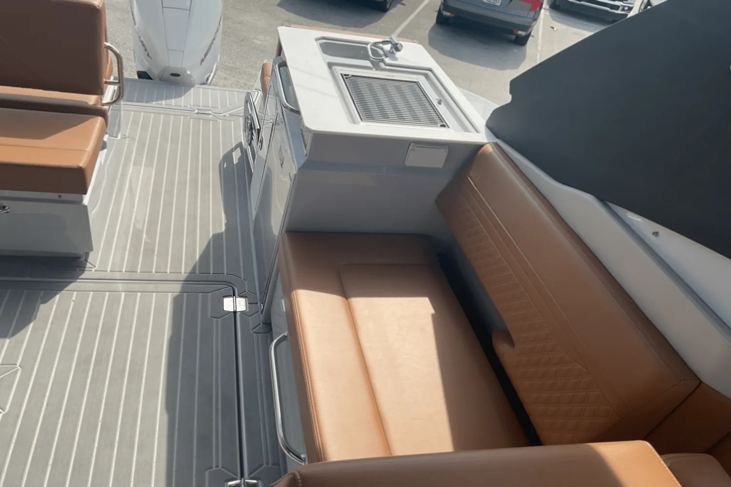 2025 Cruisers Yachts 34 GLS Outboard Image Thumbnail #18