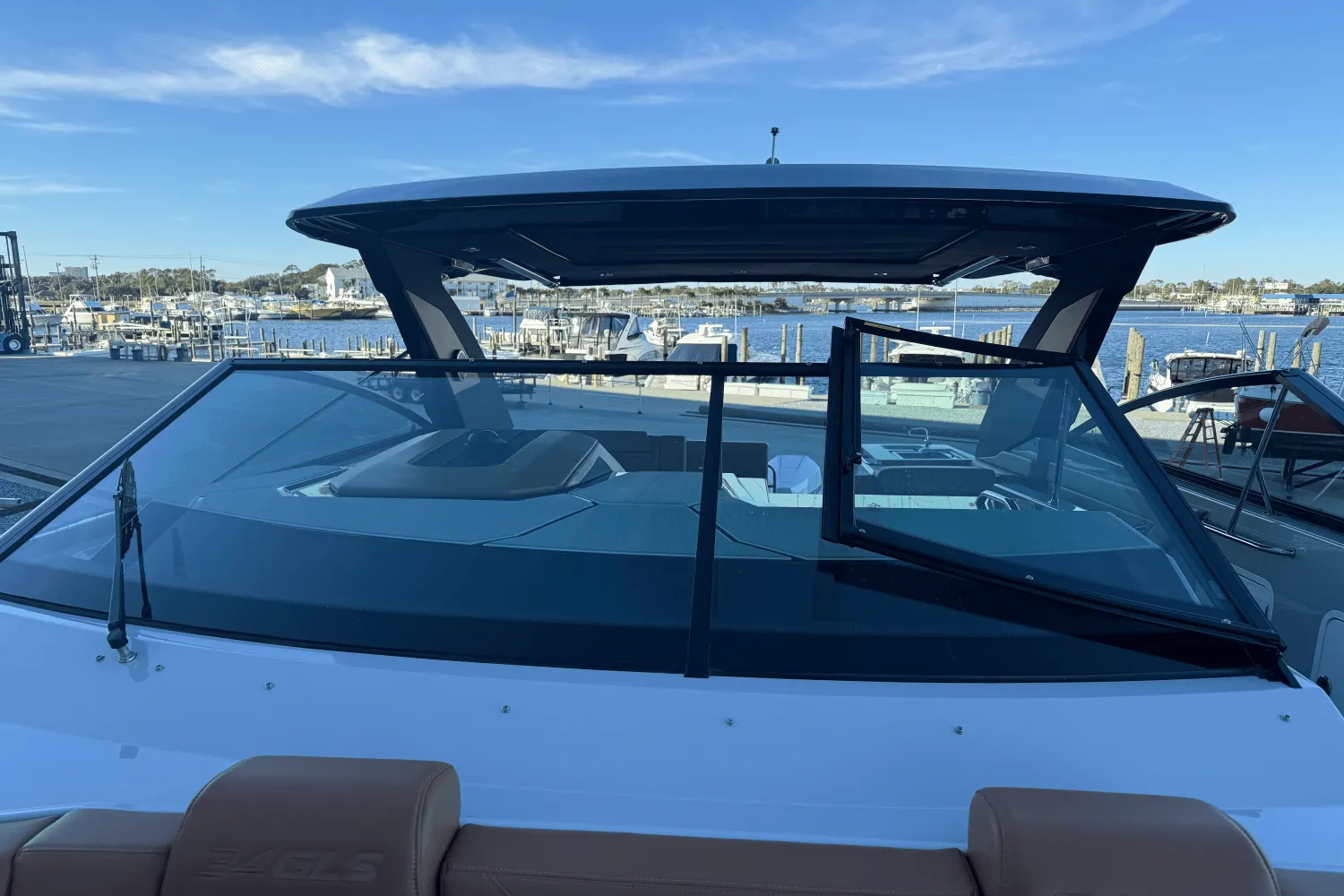 2025 Cruisers Yachts 34 GLS Outboard Image Thumbnail #23