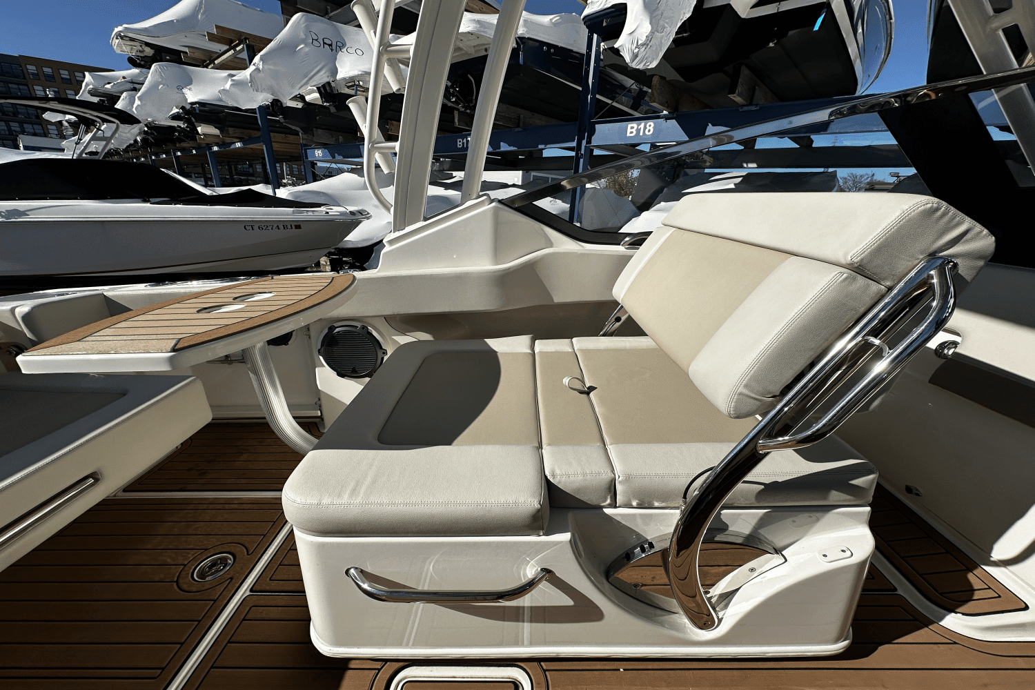 2022 Boston Whaler 240 VANTAGE Image Thumbnail #11