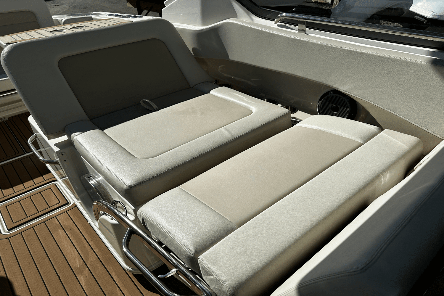 2022 Boston Whaler 240 VANTAGE Image Thumbnail #15