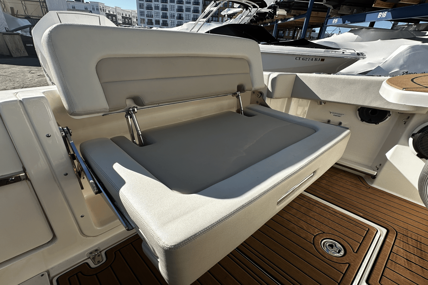 2022 Boston Whaler 240 VANTAGE Image Thumbnail #8
