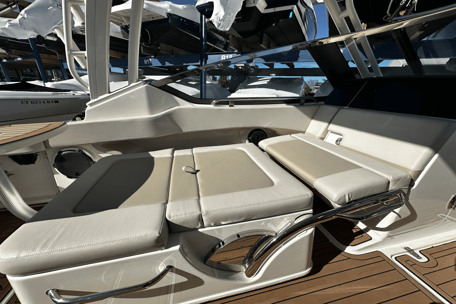 2022 Boston Whaler 240 VANTAGE Image Thumbnail #14