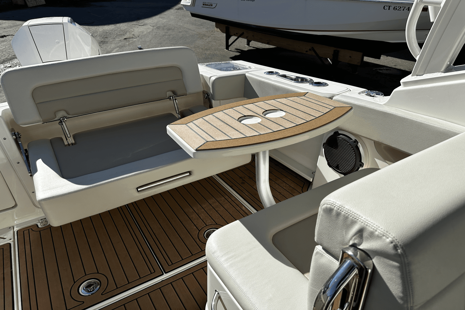2022 Boston Whaler 240 VANTAGE Image Thumbnail #12