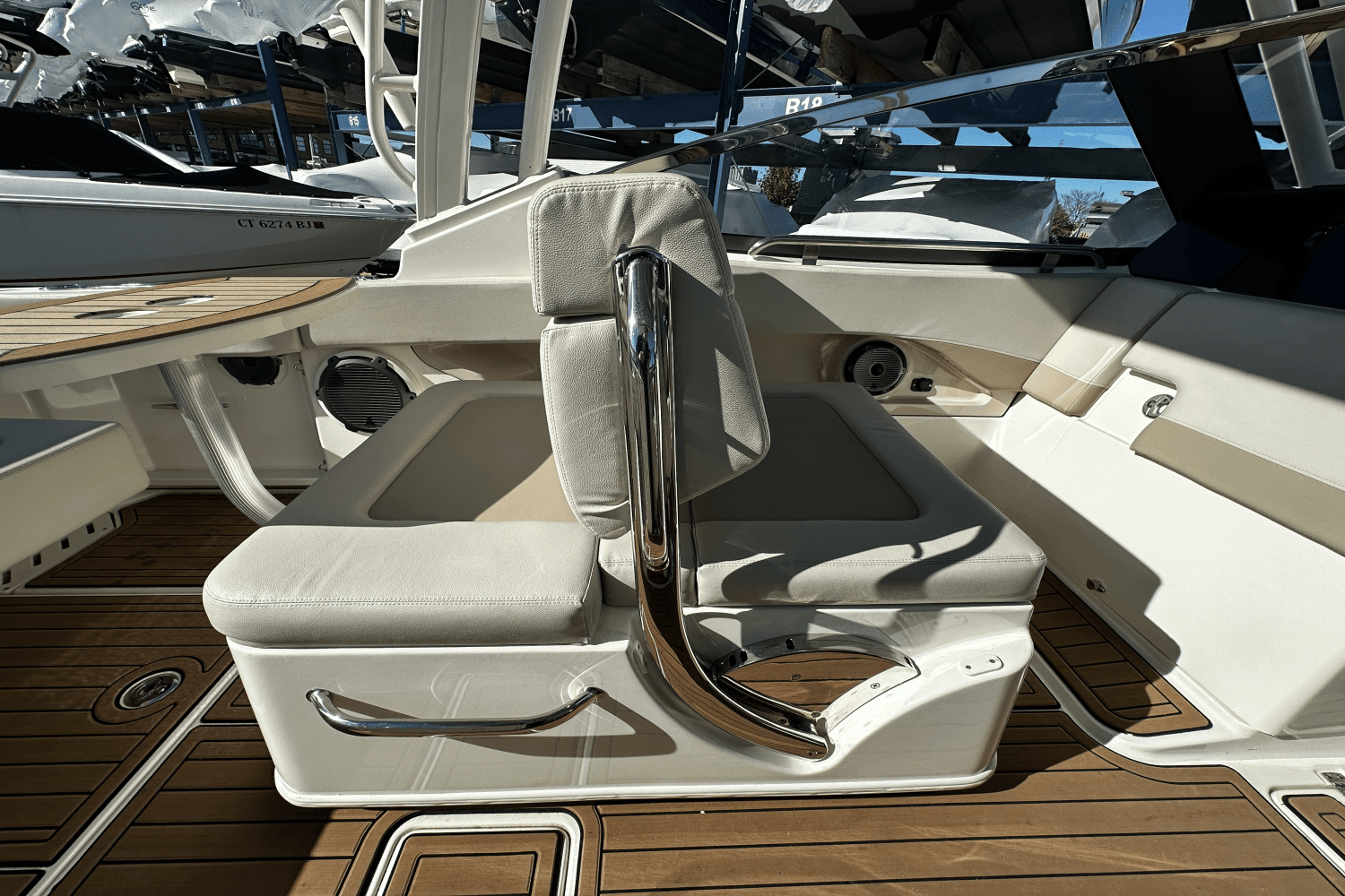 2022 Boston Whaler 240 VANTAGE Image Thumbnail #10