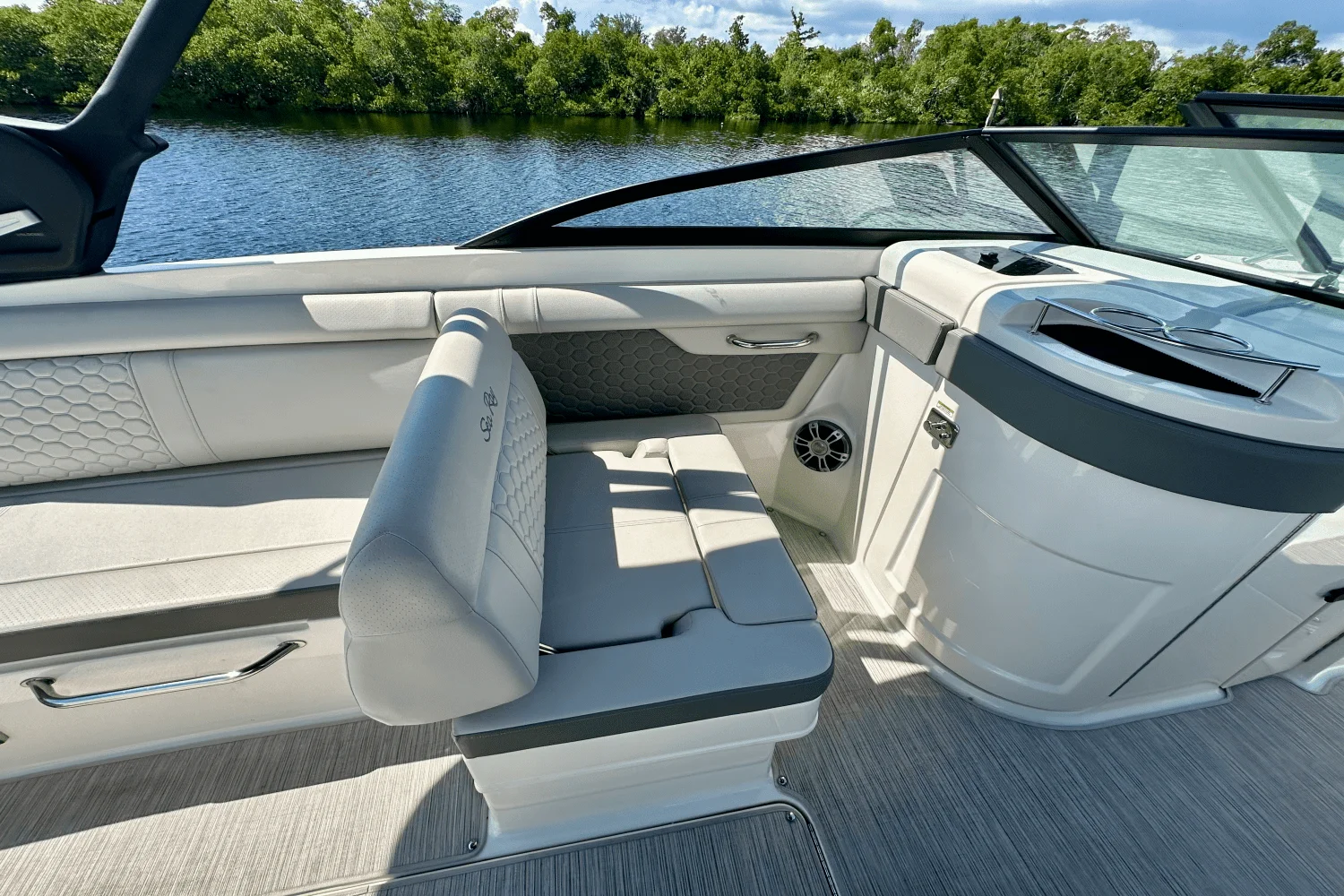 2024 Sea Ray 270 SDX-OB Image Thumbnail #18