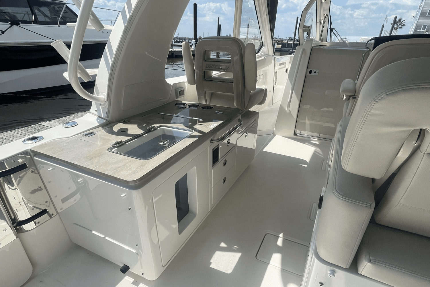 2022 Boston Whaler 380EX REALM Image Thumbnail #14