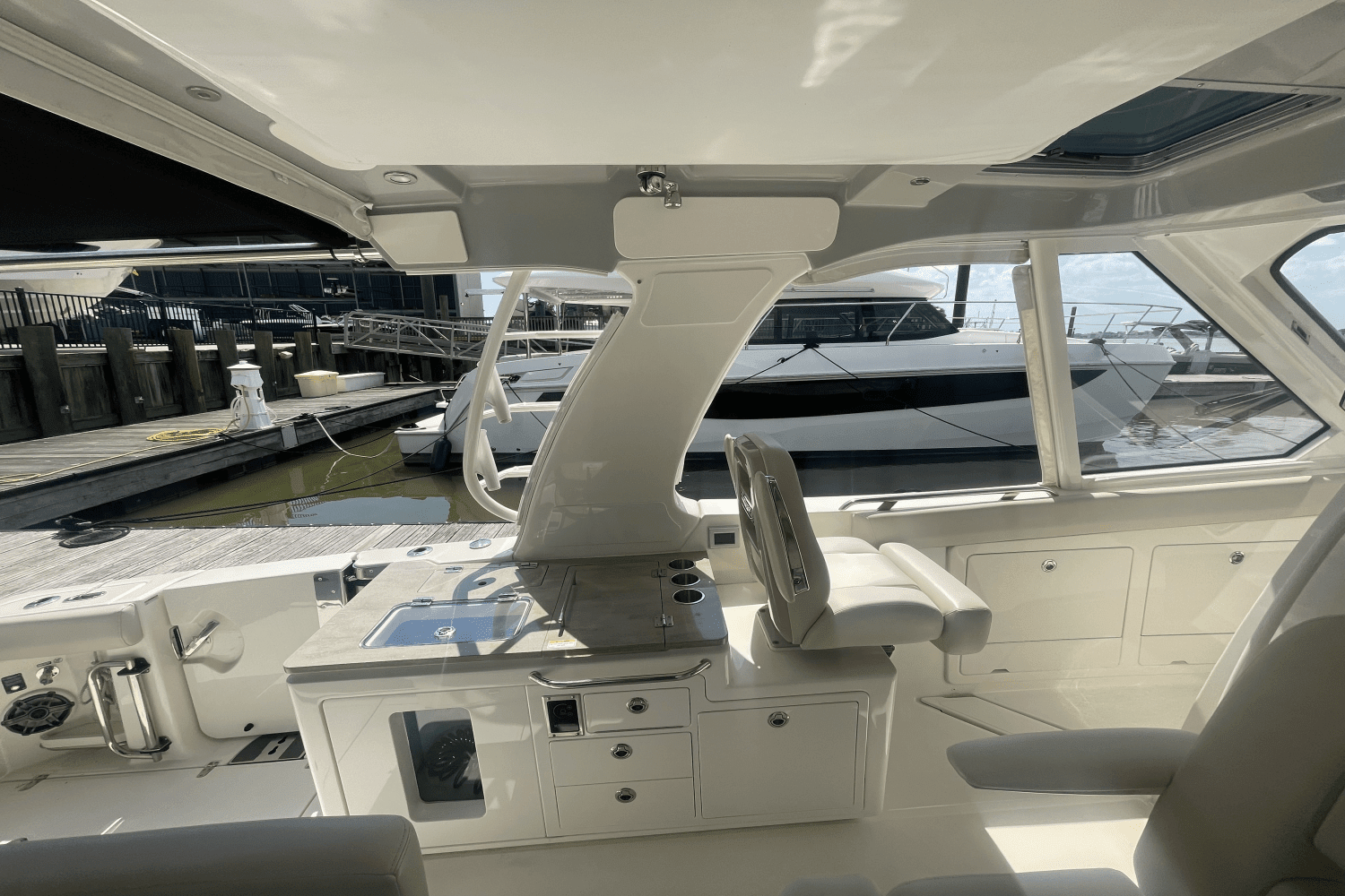 2022 Boston Whaler 380EX REALM Image Thumbnail #15