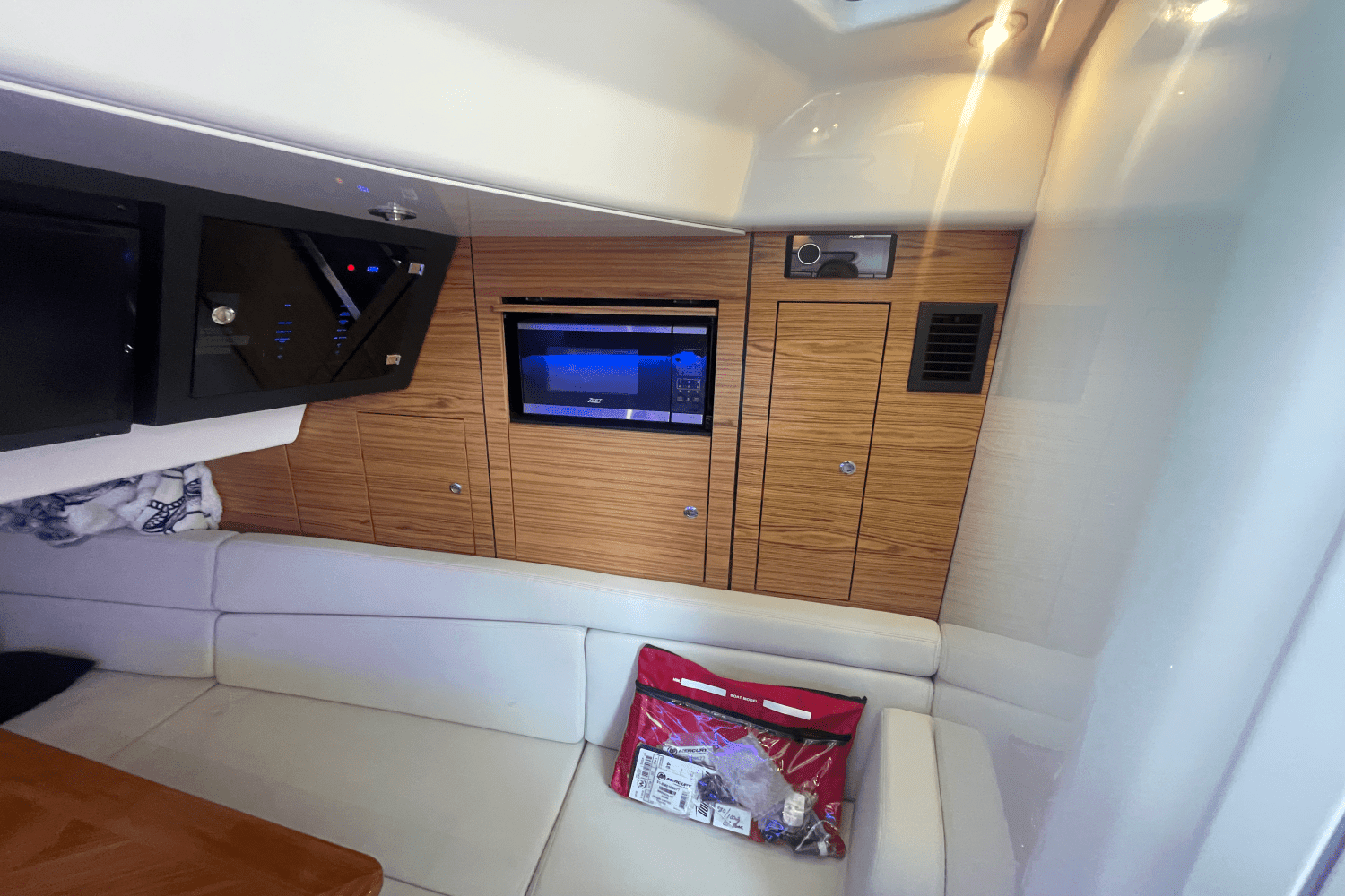 2022 Boston Whaler 380 REALM Image Thumbnail #37