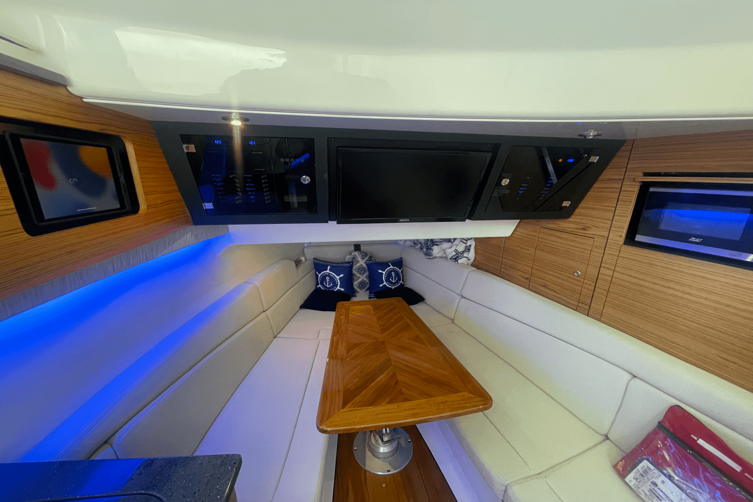 2022 Boston Whaler 380 REALM Image Thumbnail #36