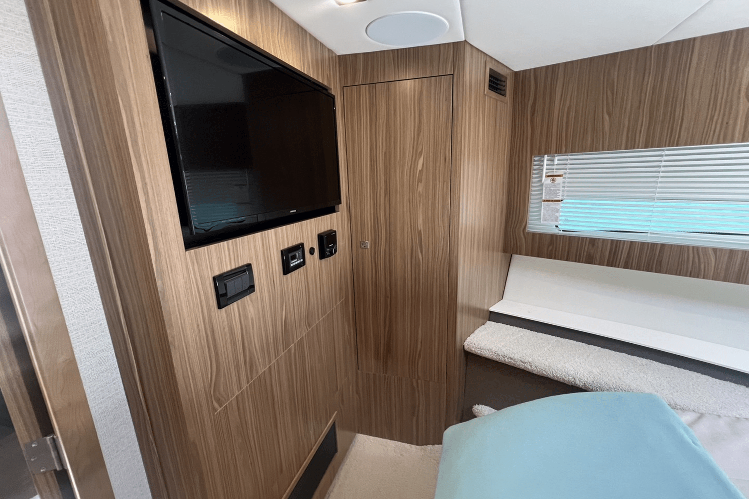 2025 Cruisers Yachts 46 Cantius Image Thumbnail #38